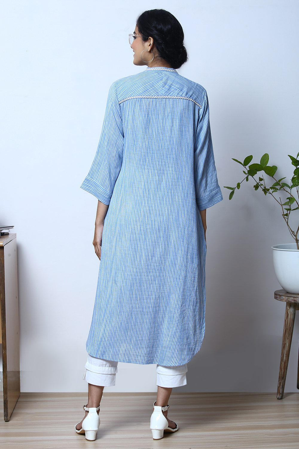 White And Blue Cotton Yarndyed Kurti image number 5