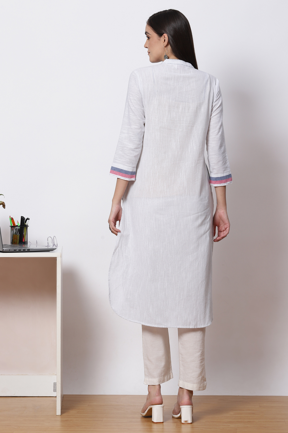 White Blue Cotton Straight Kurta image number 4