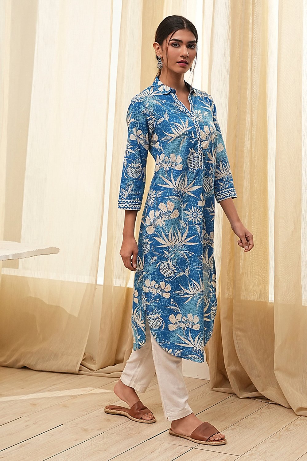 Red Pure Cotton Floral Straight Kurta image number 4
