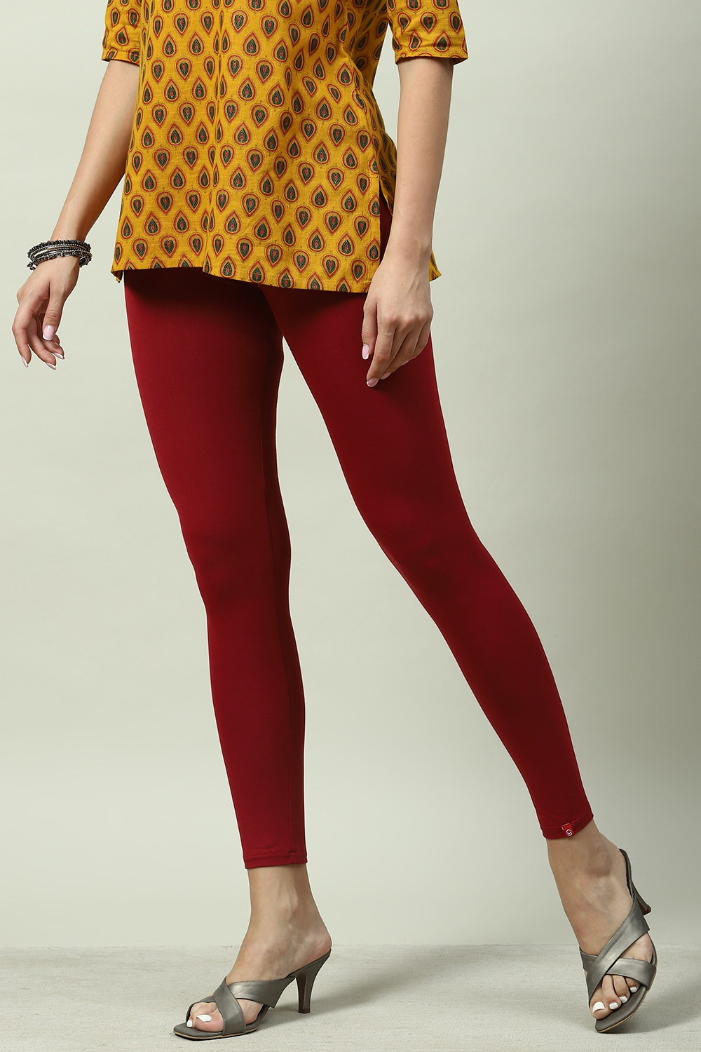 Black Viscose Lycra Solid Leggings image number 2