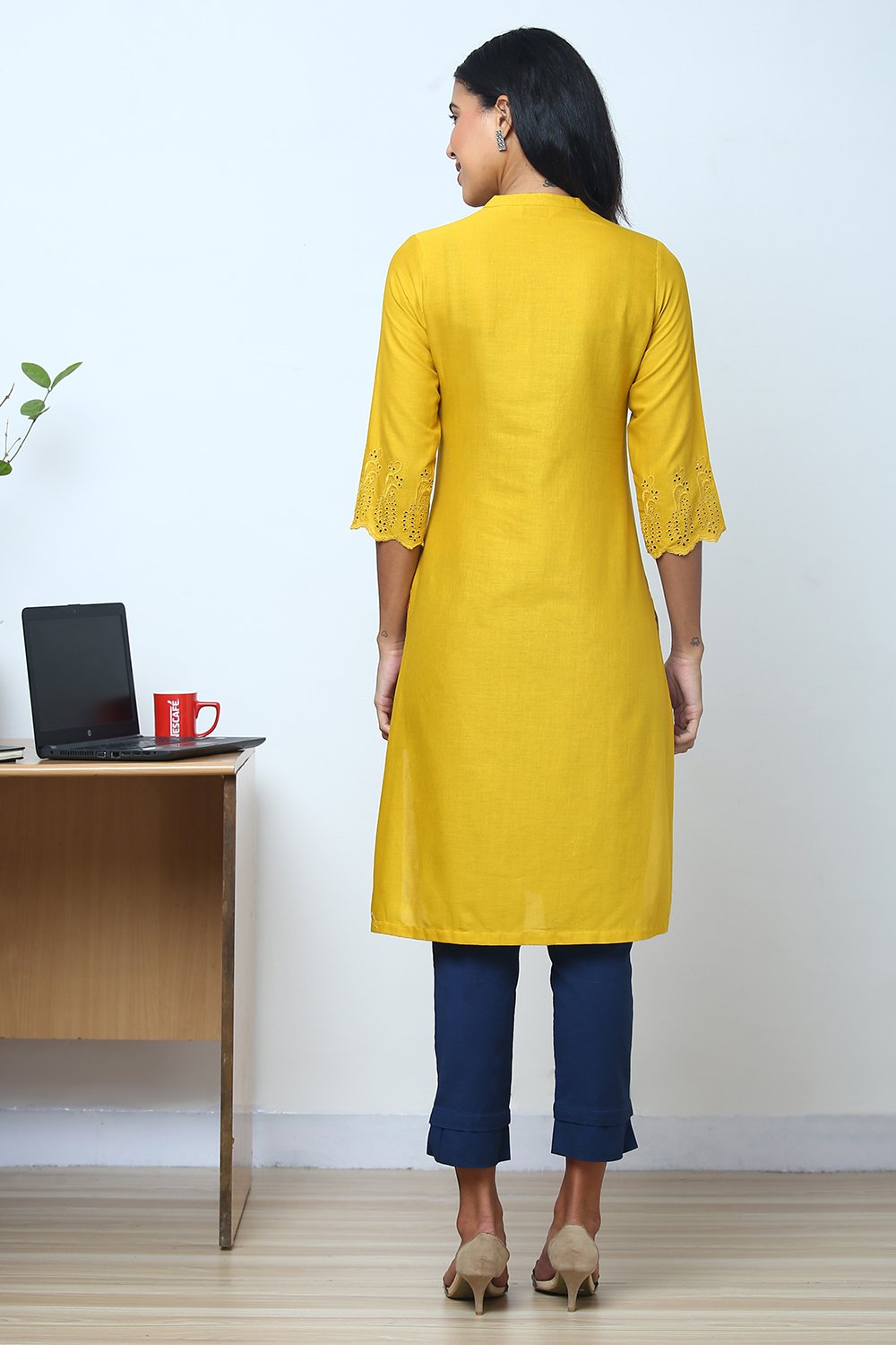 Mustard Cotton Flax Kurta image number 4