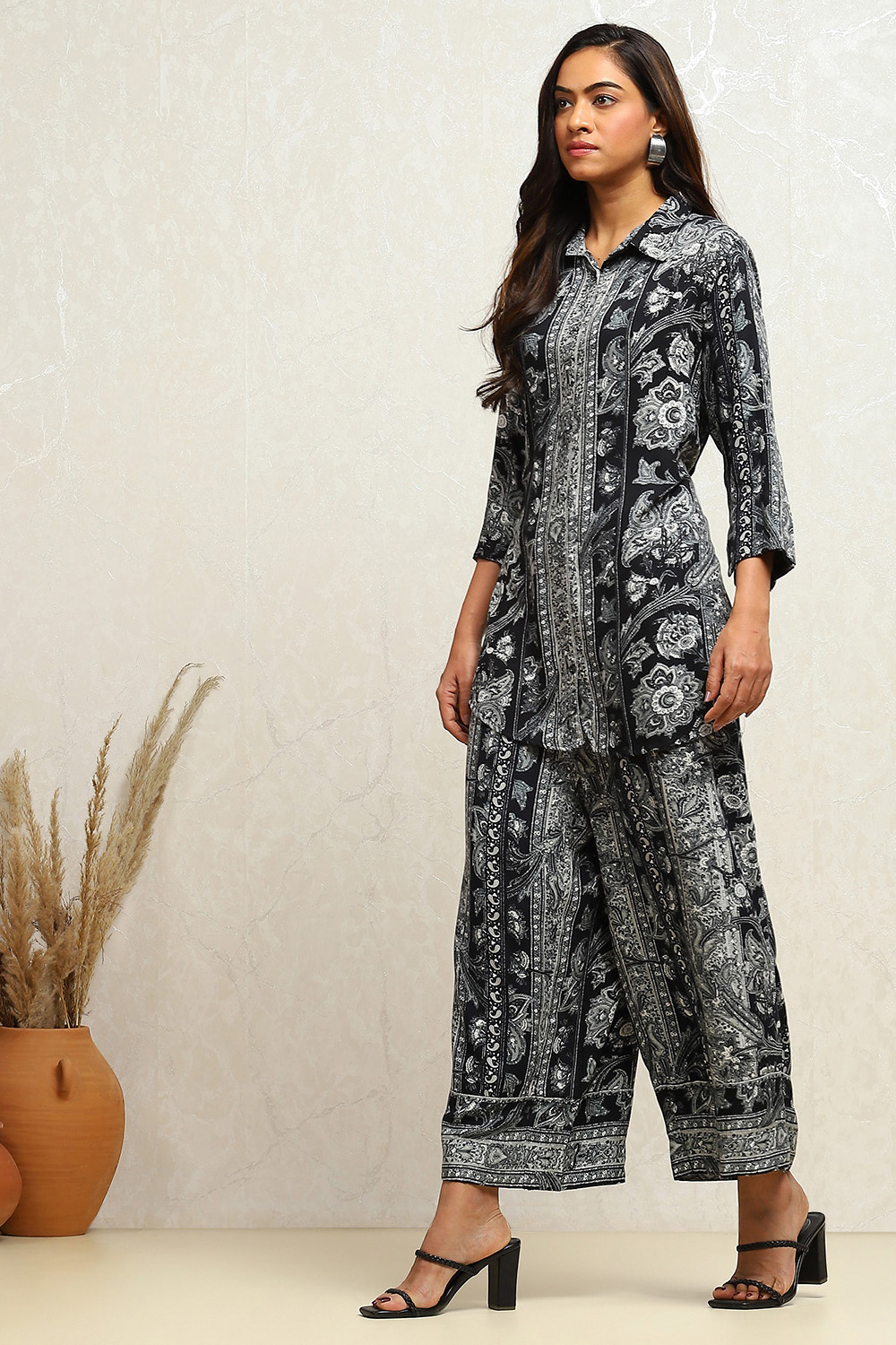 Black Viscose Rayon Straight Printed Kurta Set image number 3
