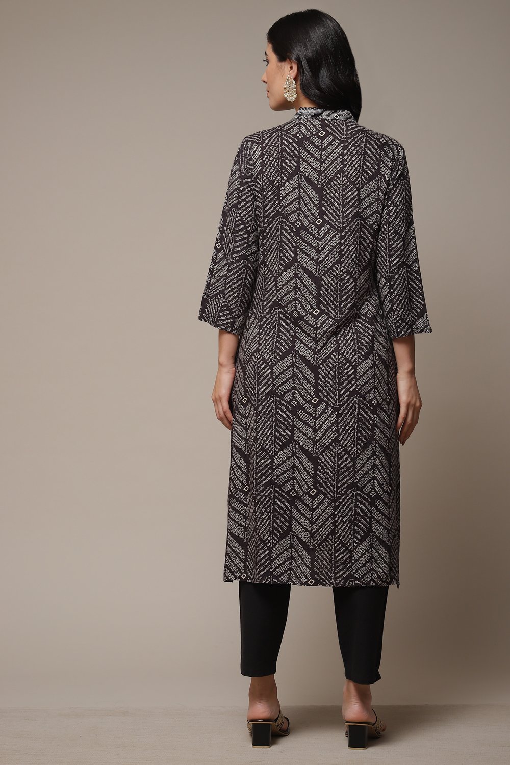 Beige LIVA Straight Printed Kurta image number 2