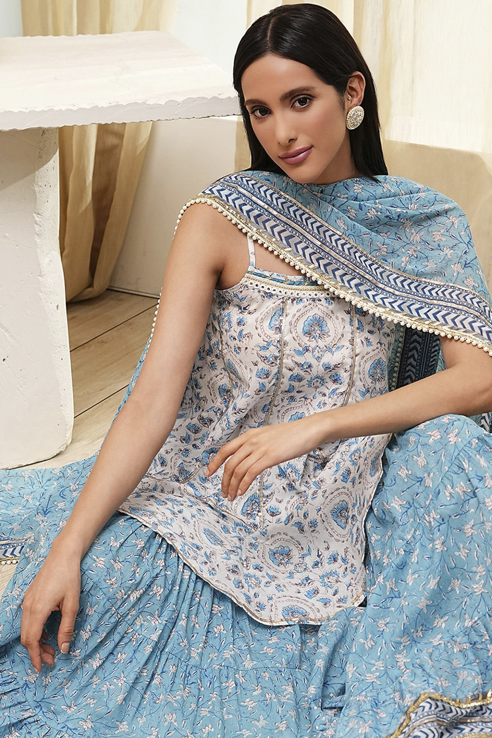 White and Blue Cotton Floral Flared Suit Set image number 7