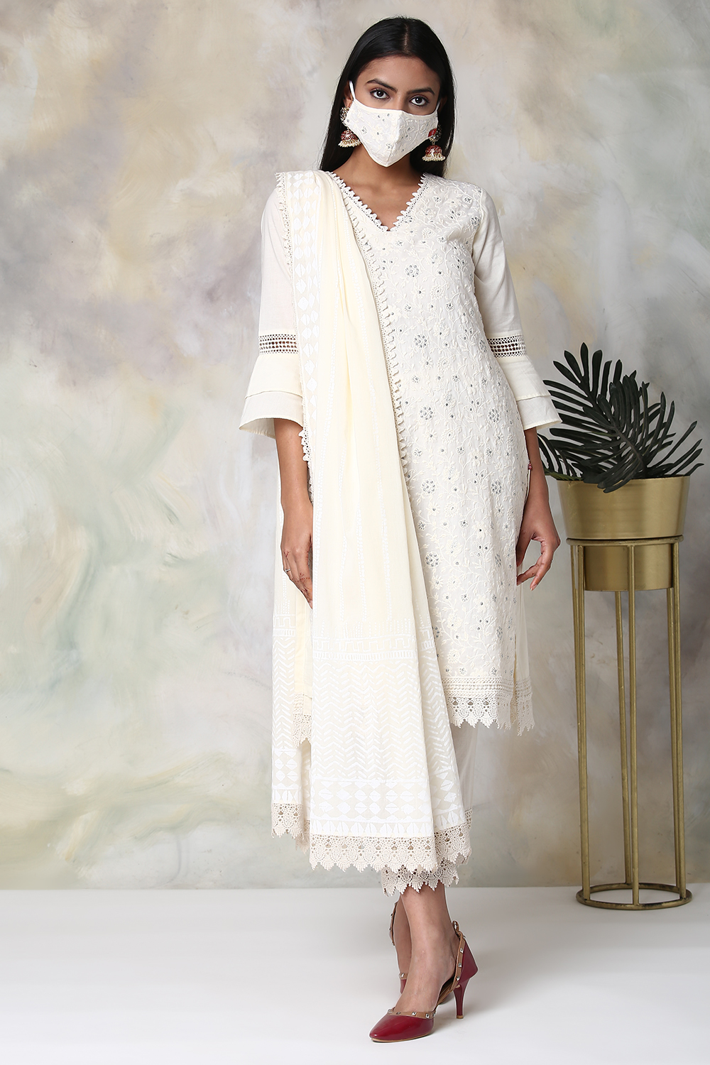 Off White Cotton Straight Kurta Slim Pant Suit Set image number 8