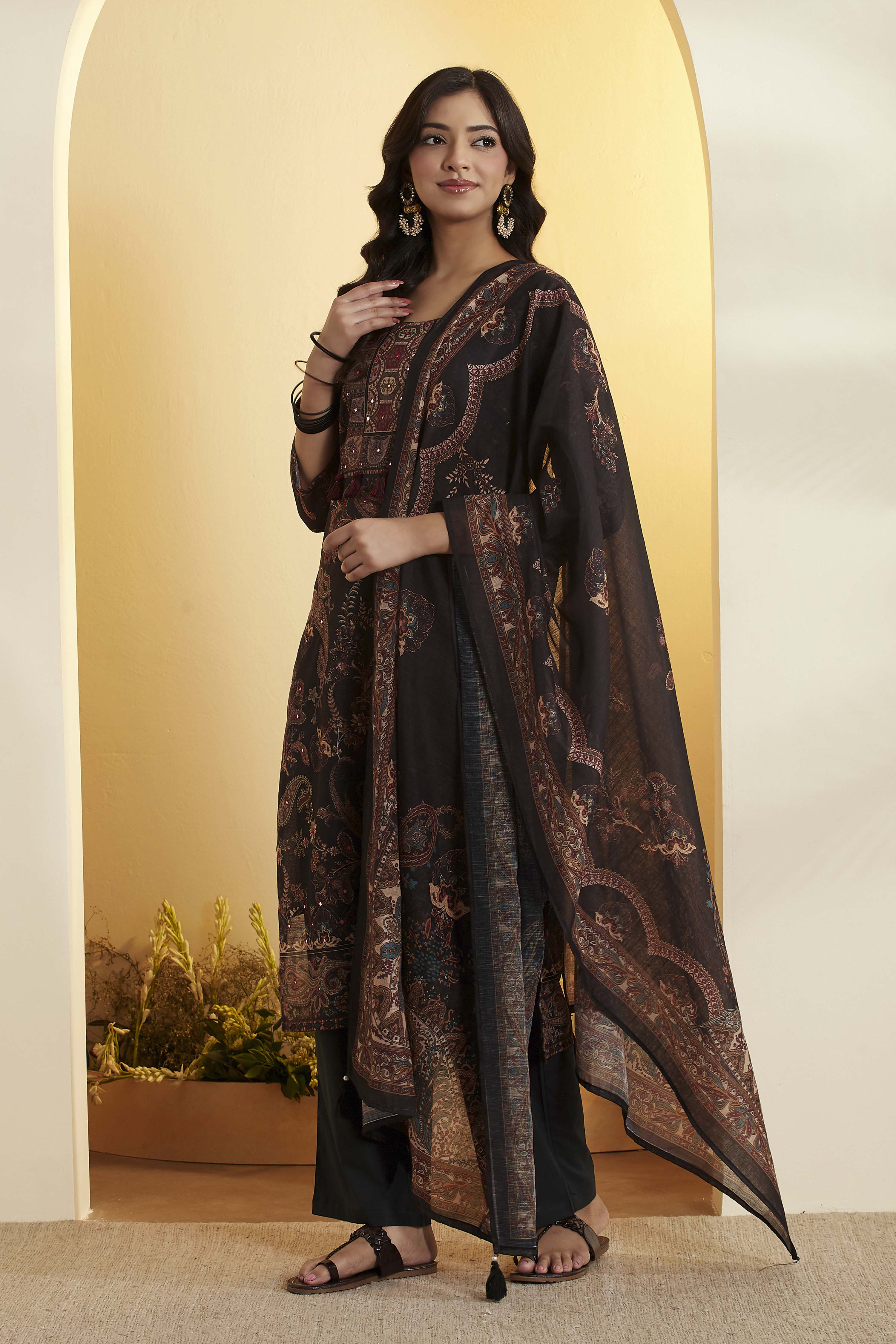 Black Paisley Printed Poly Linen Kurta Set image number 3