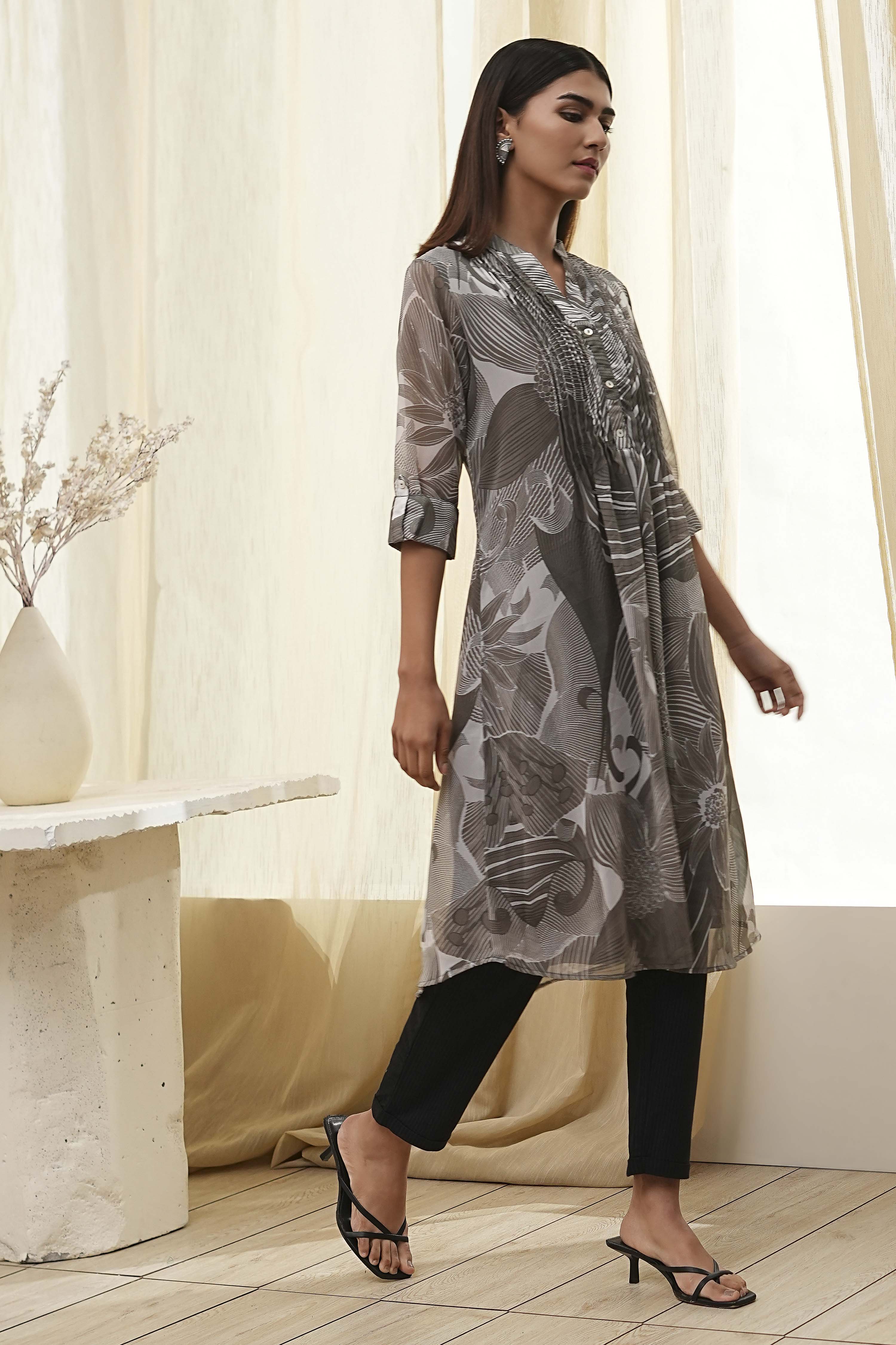 Blue Printed Pleated A-Line Kurta image number 4