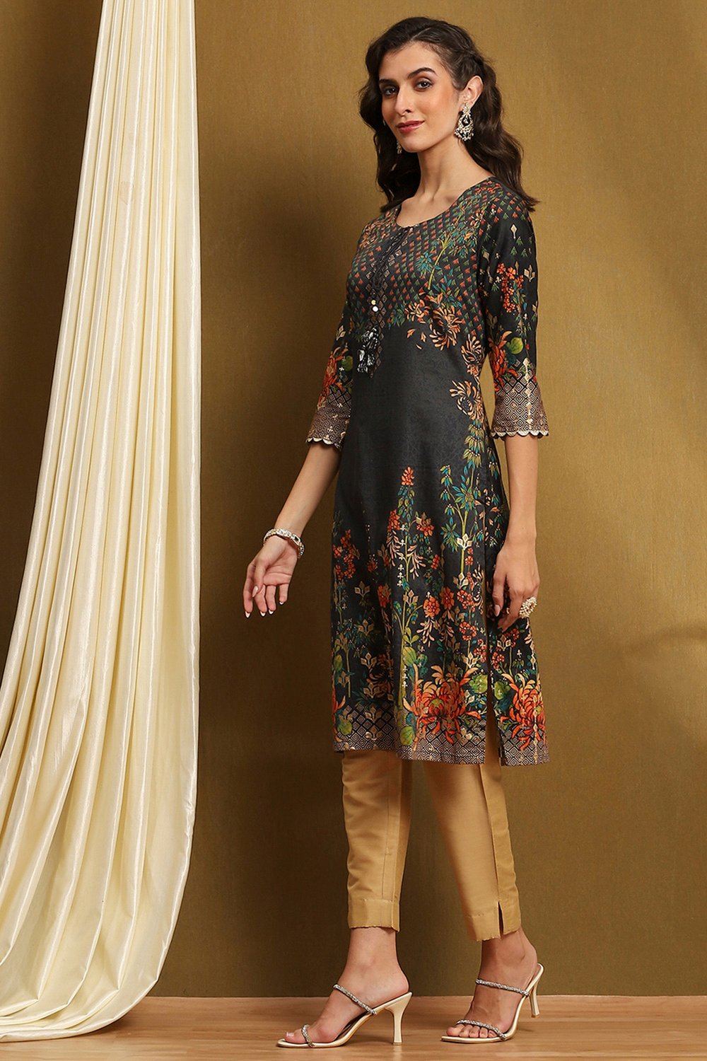 Black Cotton Floral Printed Straight Kurta image number 2