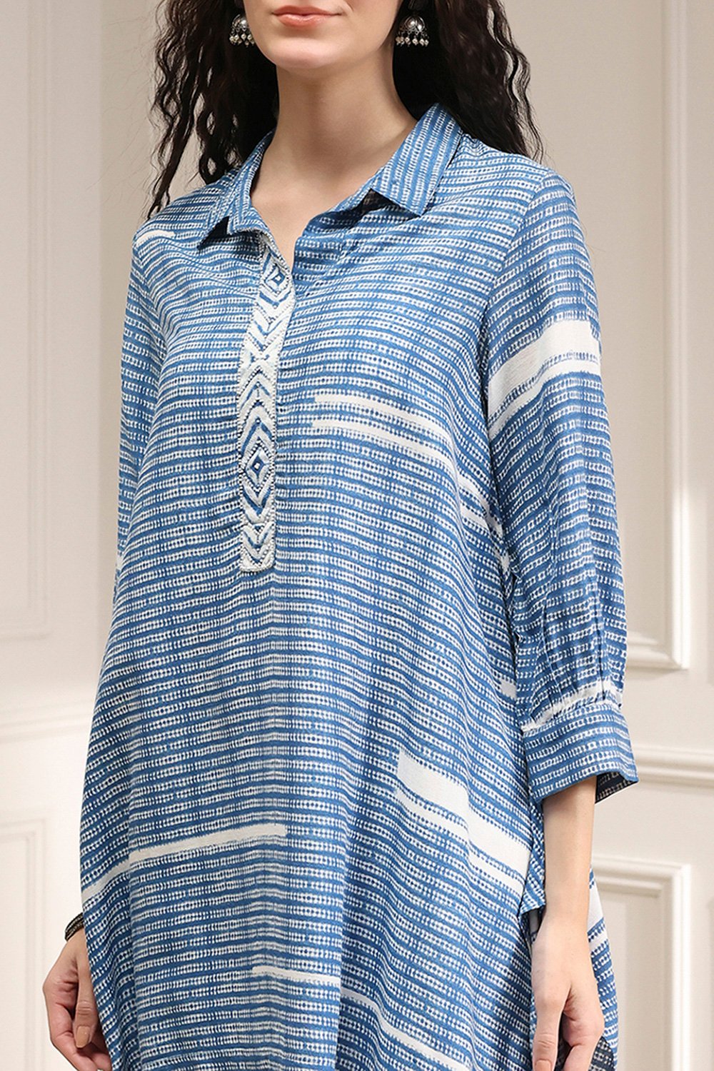 Blue Printed Asymmetric Short Kurta image number 1