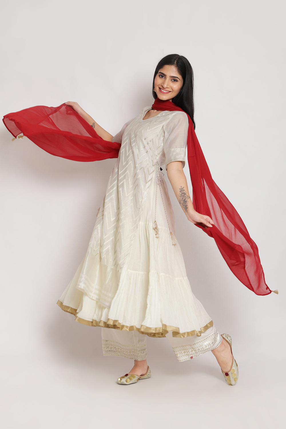 Off White Poly Metallic Cotton Yarndyed Kurta image number 2