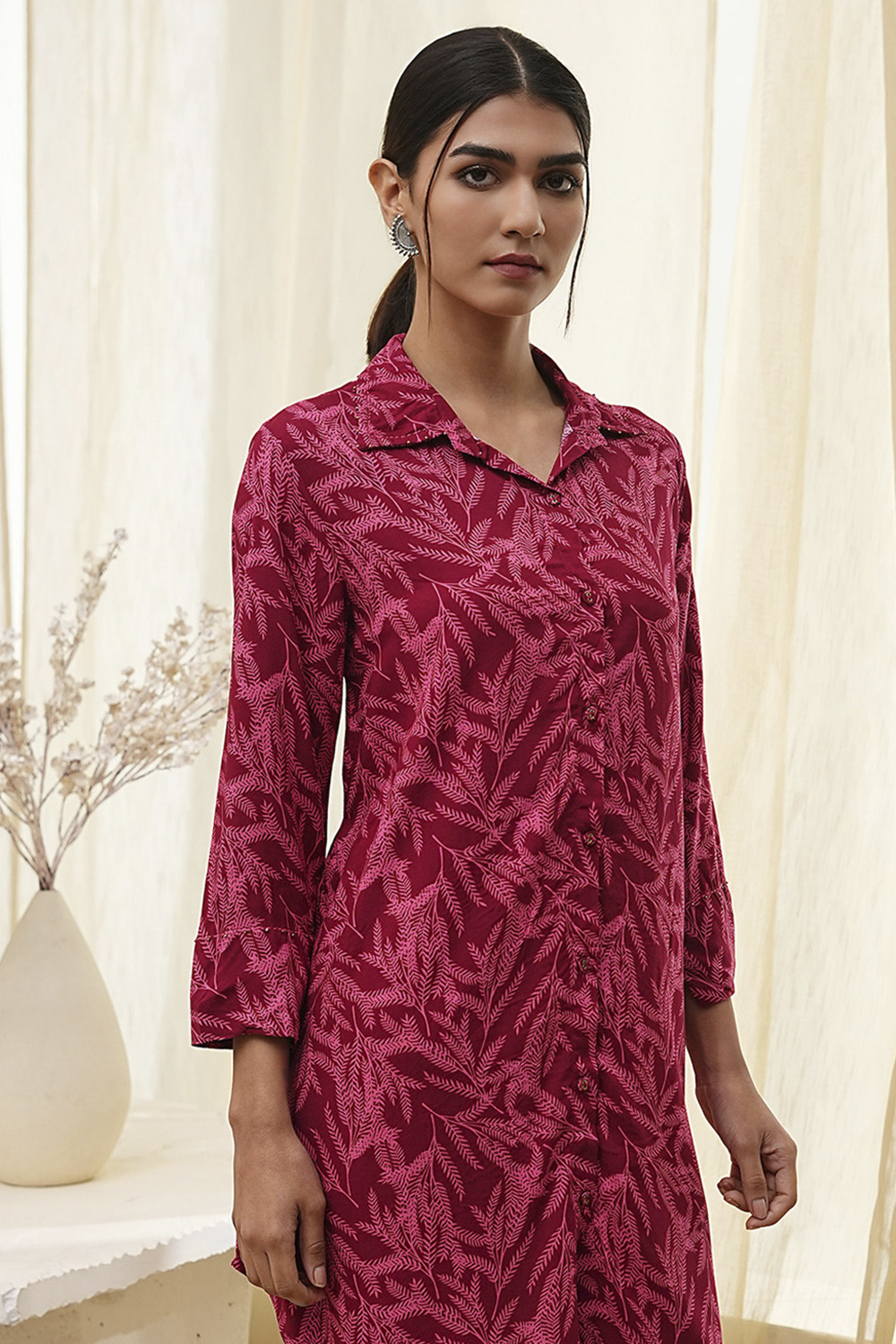 Red Printed Shirt-Style Short Kurta image number 1