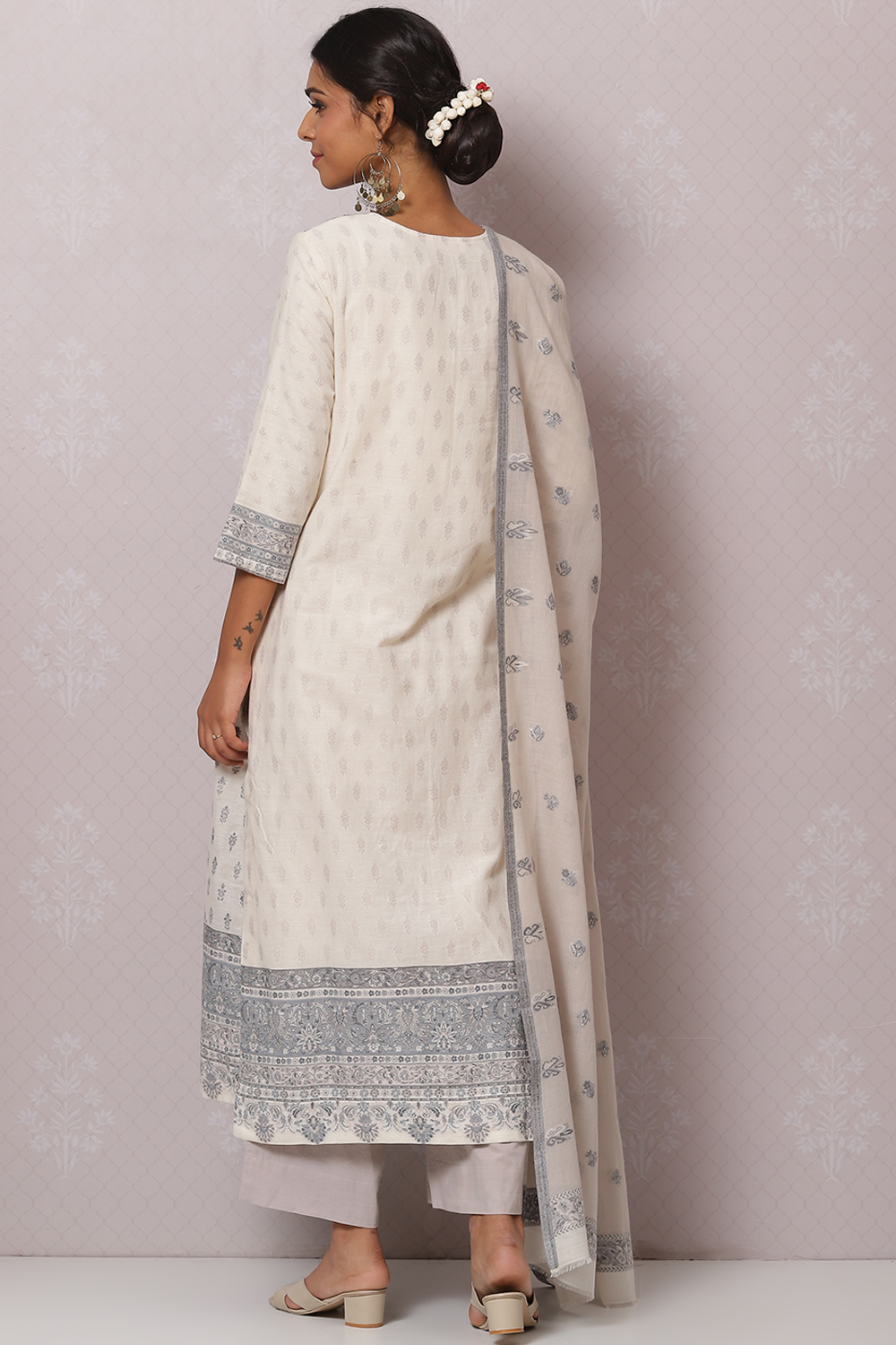Off White Cotton Straight Kurta Palazzo Suit Set image number 4