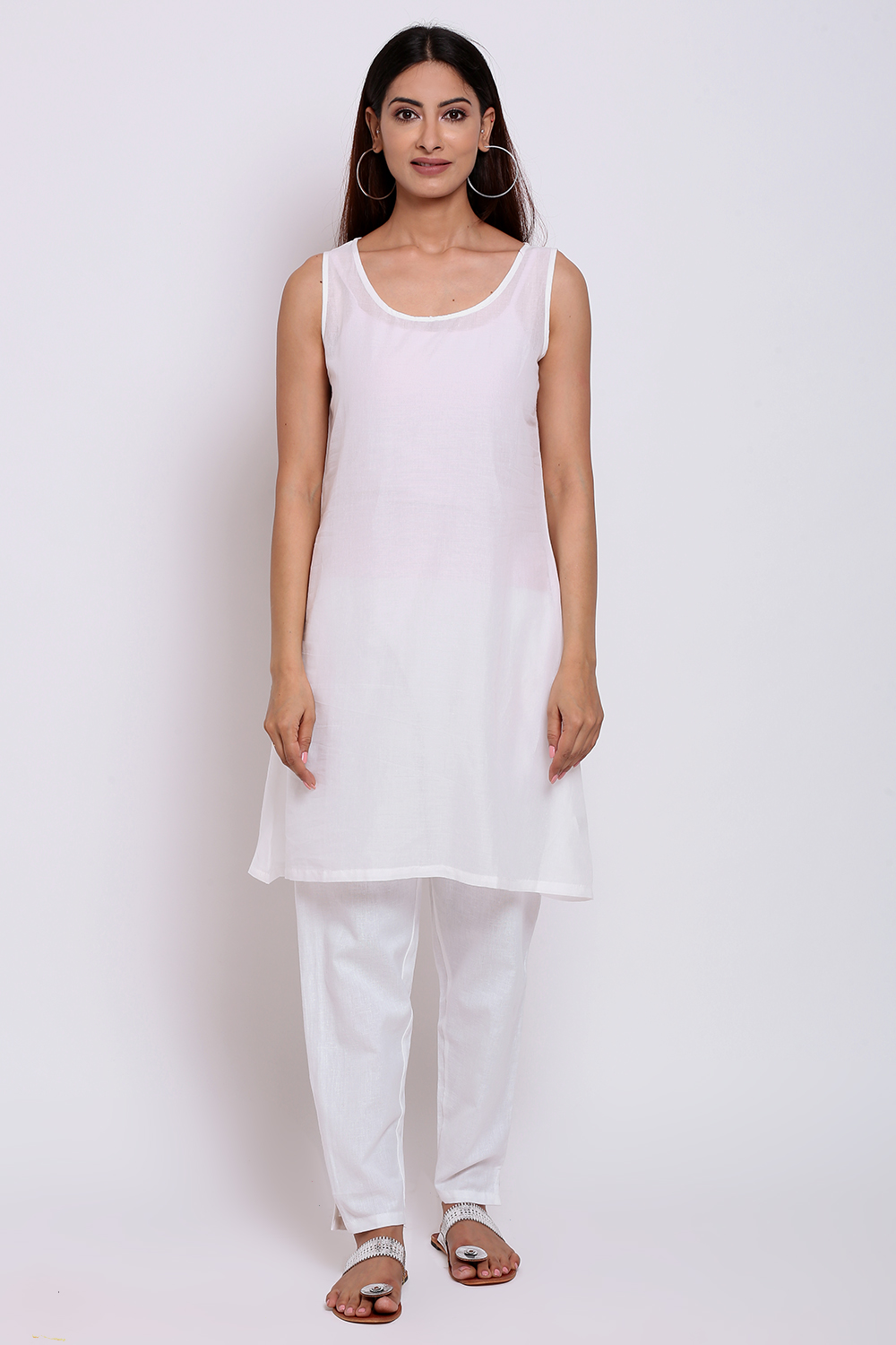 White Cotton Chikankari Kurta image number 4