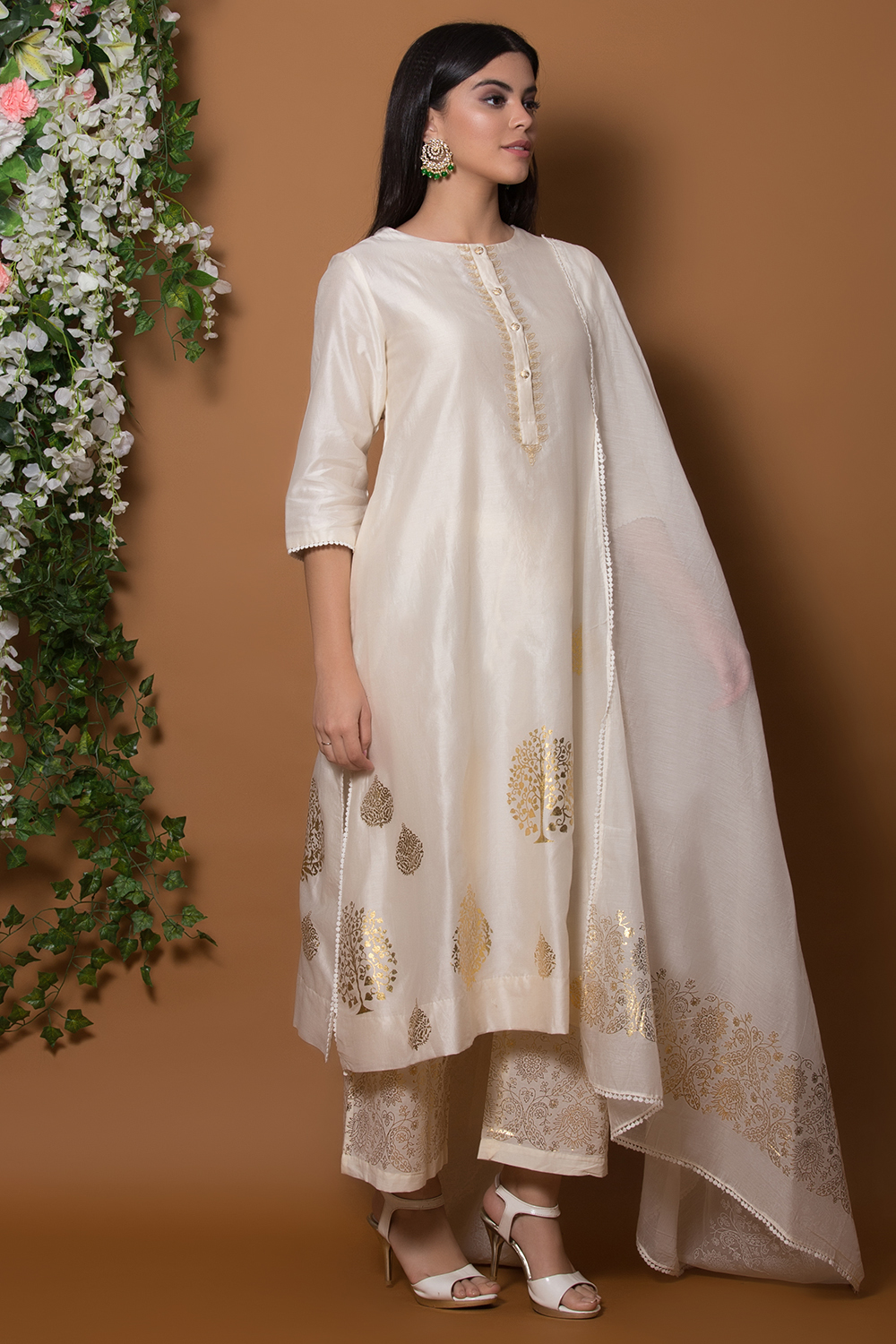 Ivory Cotton Silk A Line Suit Set By Anju Modi image number 4