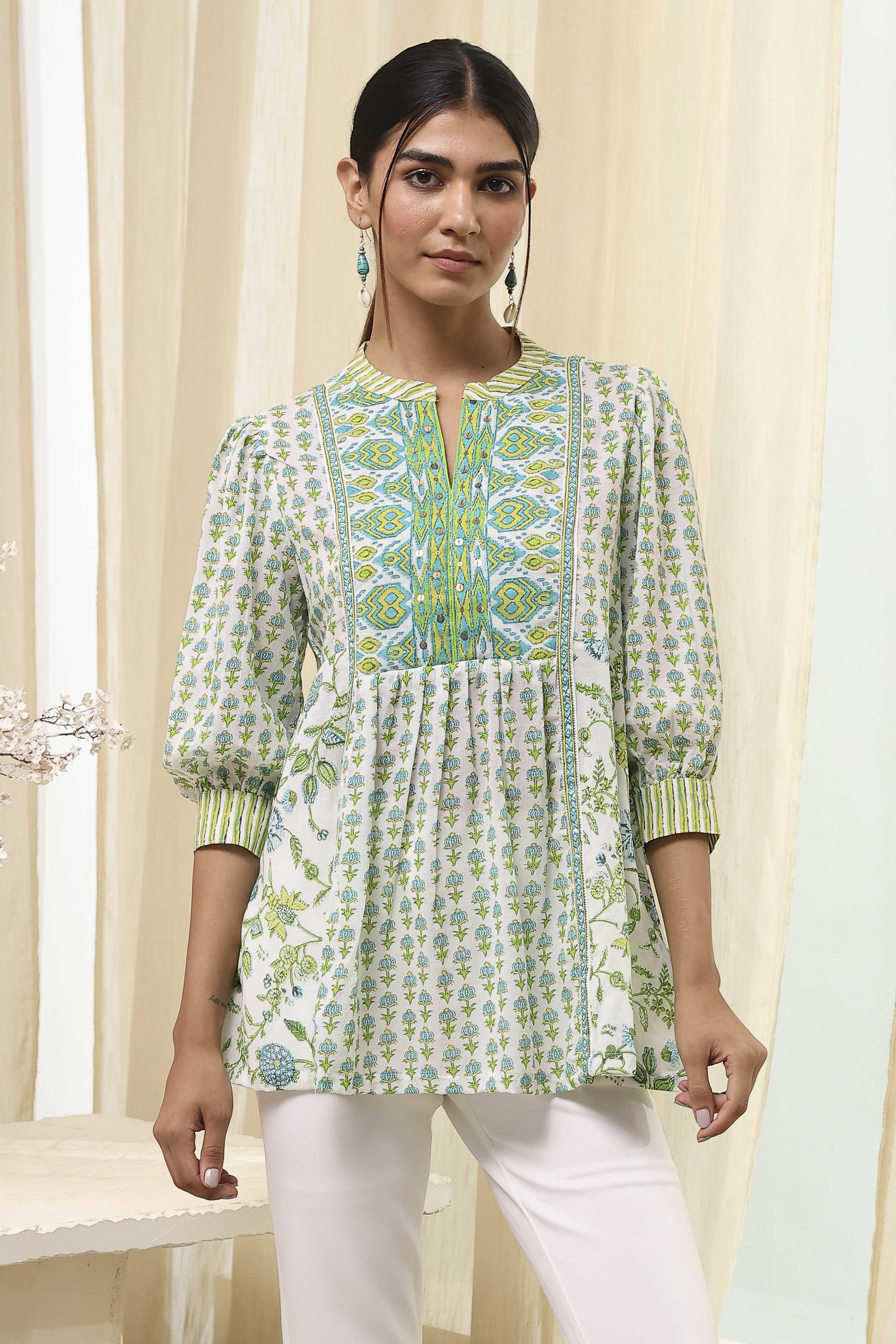 Green and White Pleated Short Kurta image number 5