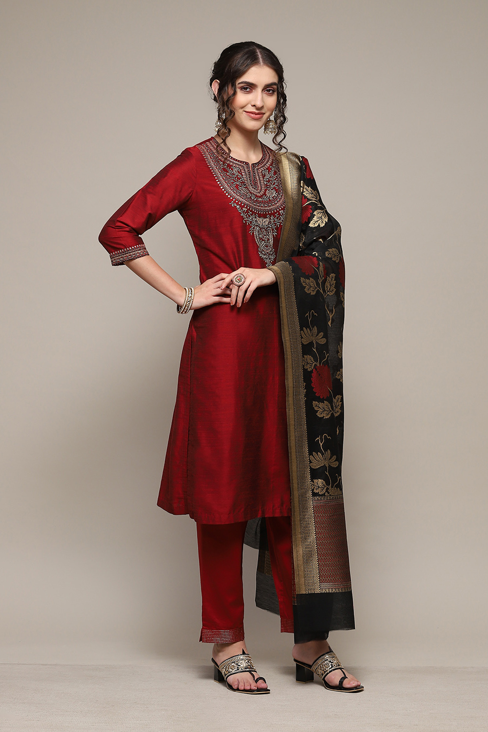 Maroon & Black Poly Viscose Straight Embroidery Kurta Slim Pants Suit Set image number 6