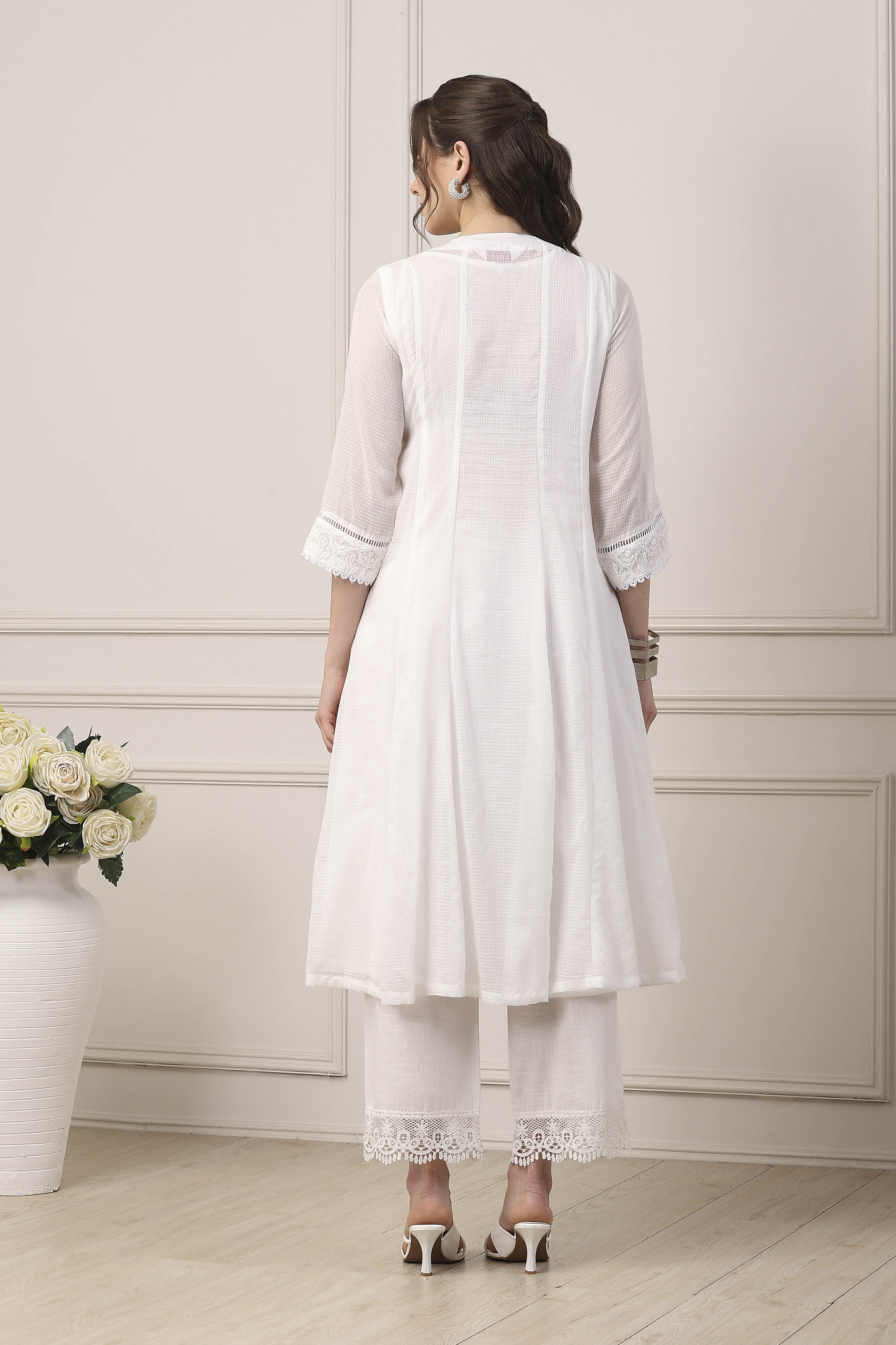 White Cotton Lace Embroidered Straight Suit Set image number 4