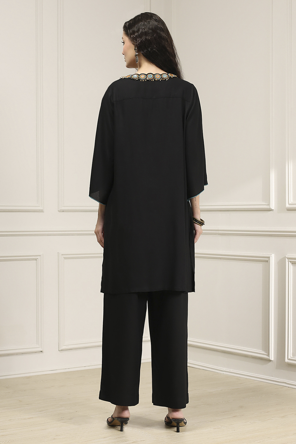 Black Solid Relaxed Straight Suit Set image number 4