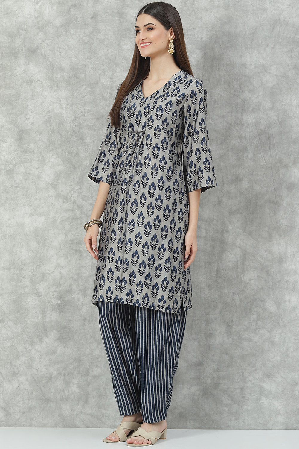 Navy Poly Viscose Flared Printed Kurta Set image number 3