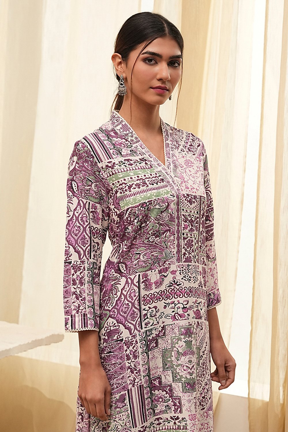 Plum and Off-White Printed Straight Kurta image number 1