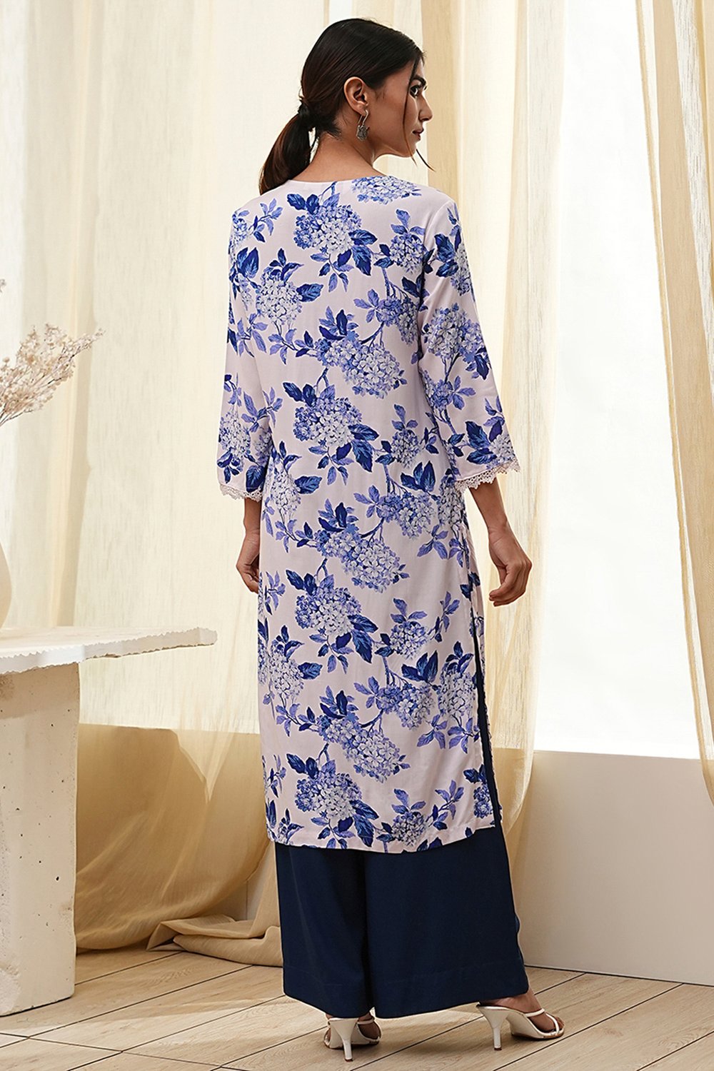 Blue and White Floral Printed Straight Kurta image number 3