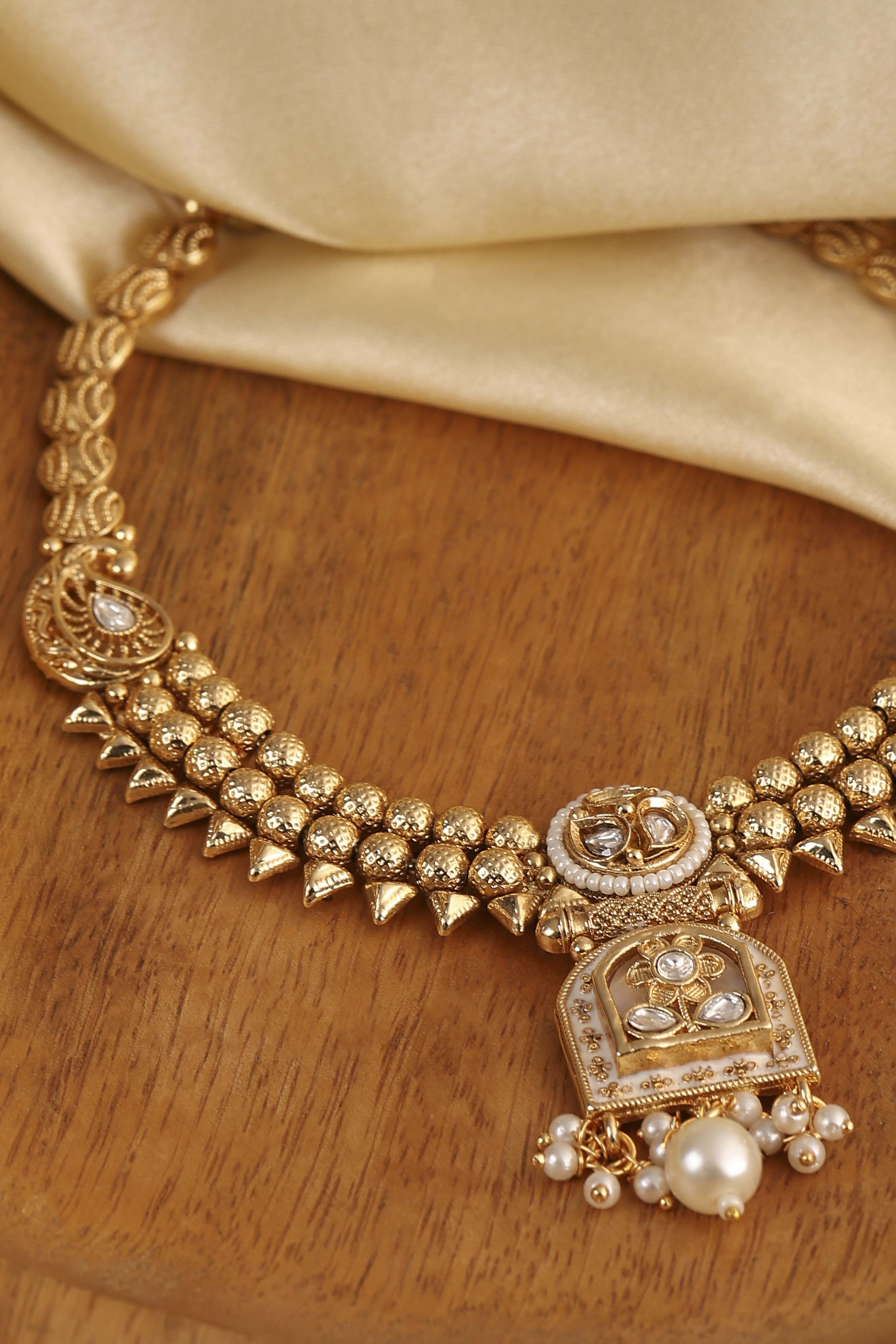 White Stone Necklace Set image number 4