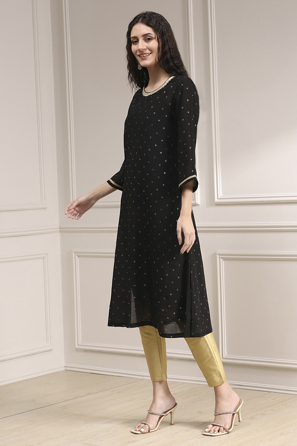 Black Metallic Pattern Straight Kurta image number 2