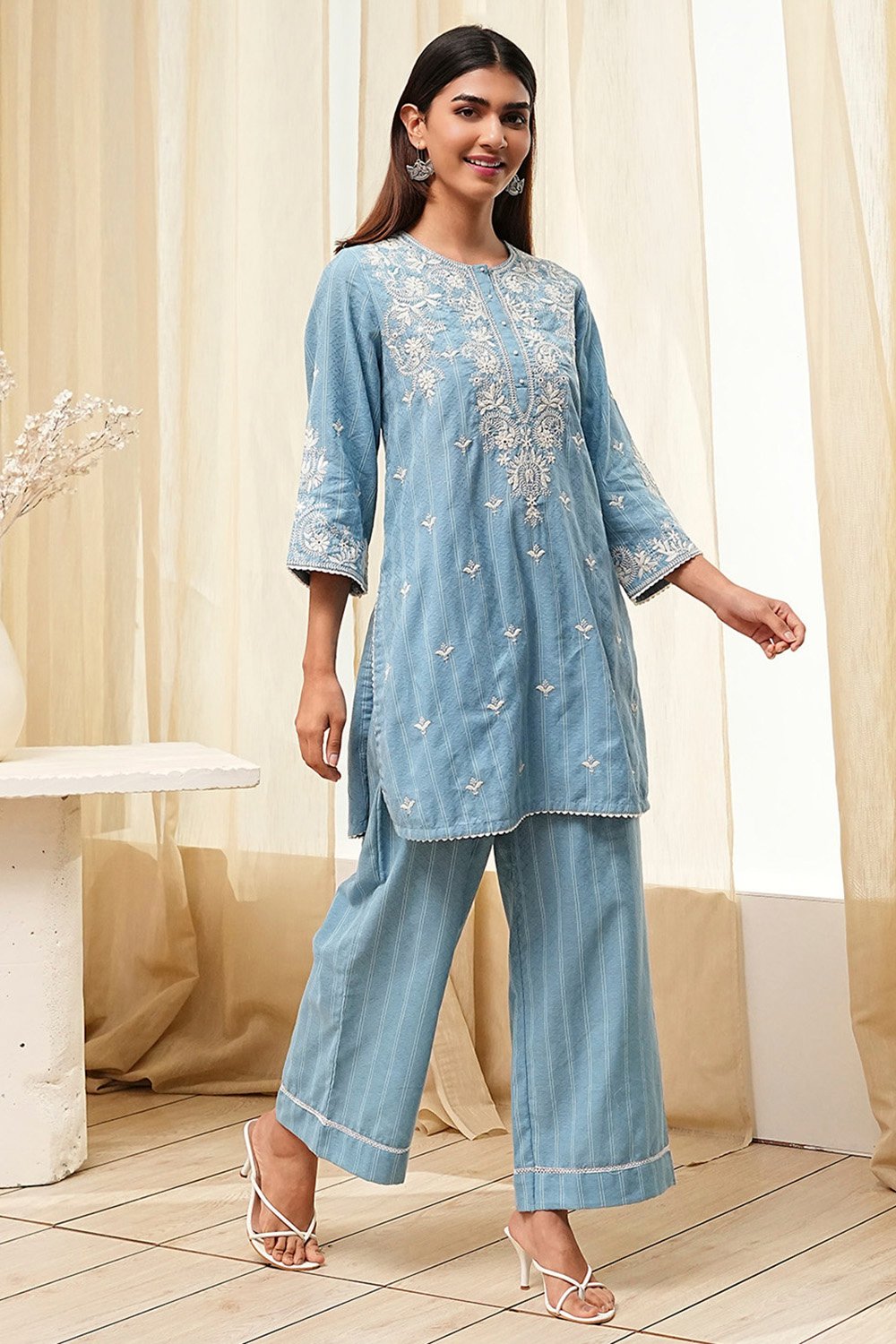 Blue Cotton Embroidered Straight Kurta Set image number 5