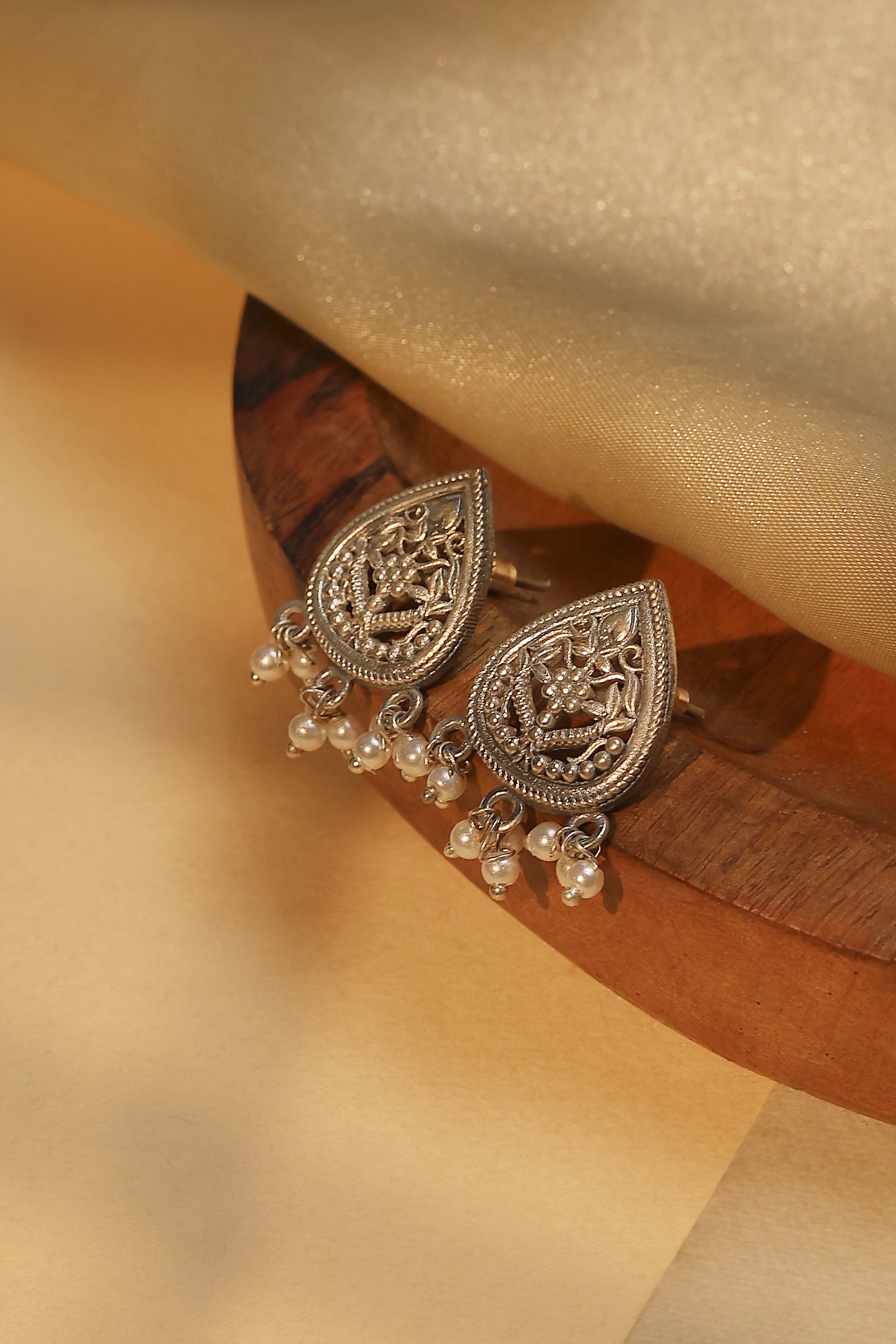 Oxidised Brass Studs image number 0