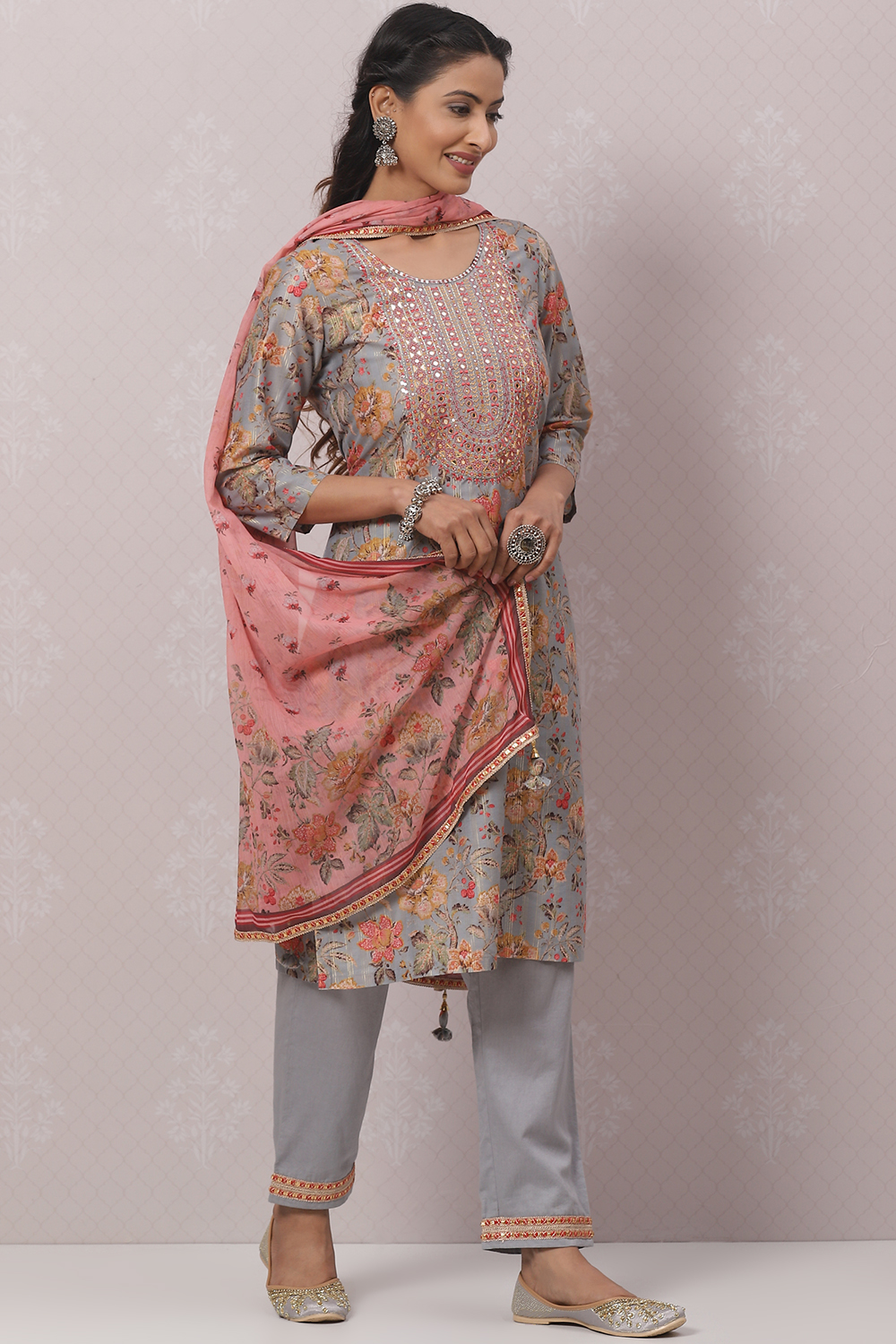 Grey Cotton Straight Kurta Pant Suit Set image number 6