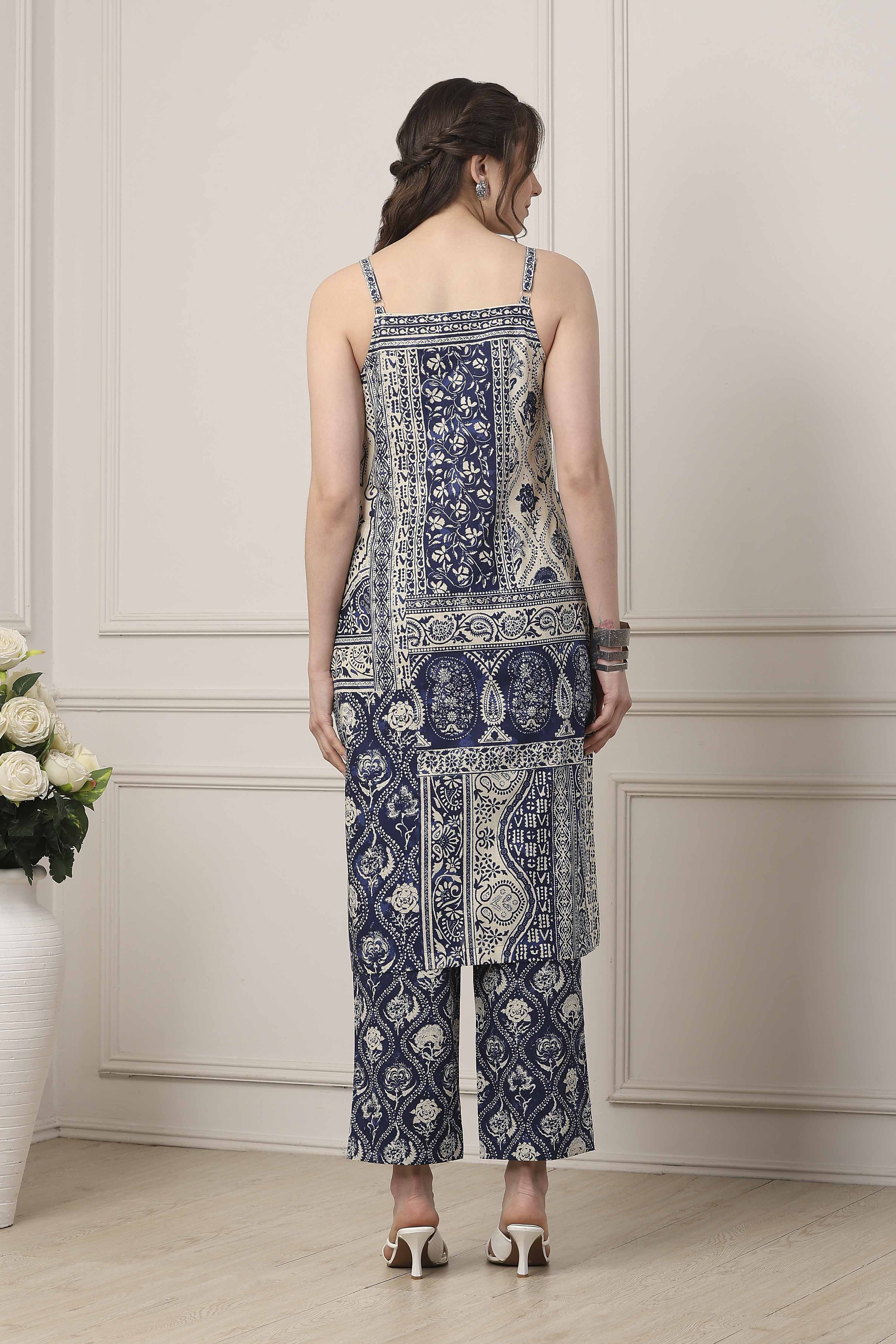 Blue Cotton Panelled Ethnic Motif Printed Straight Suit Set image number 4