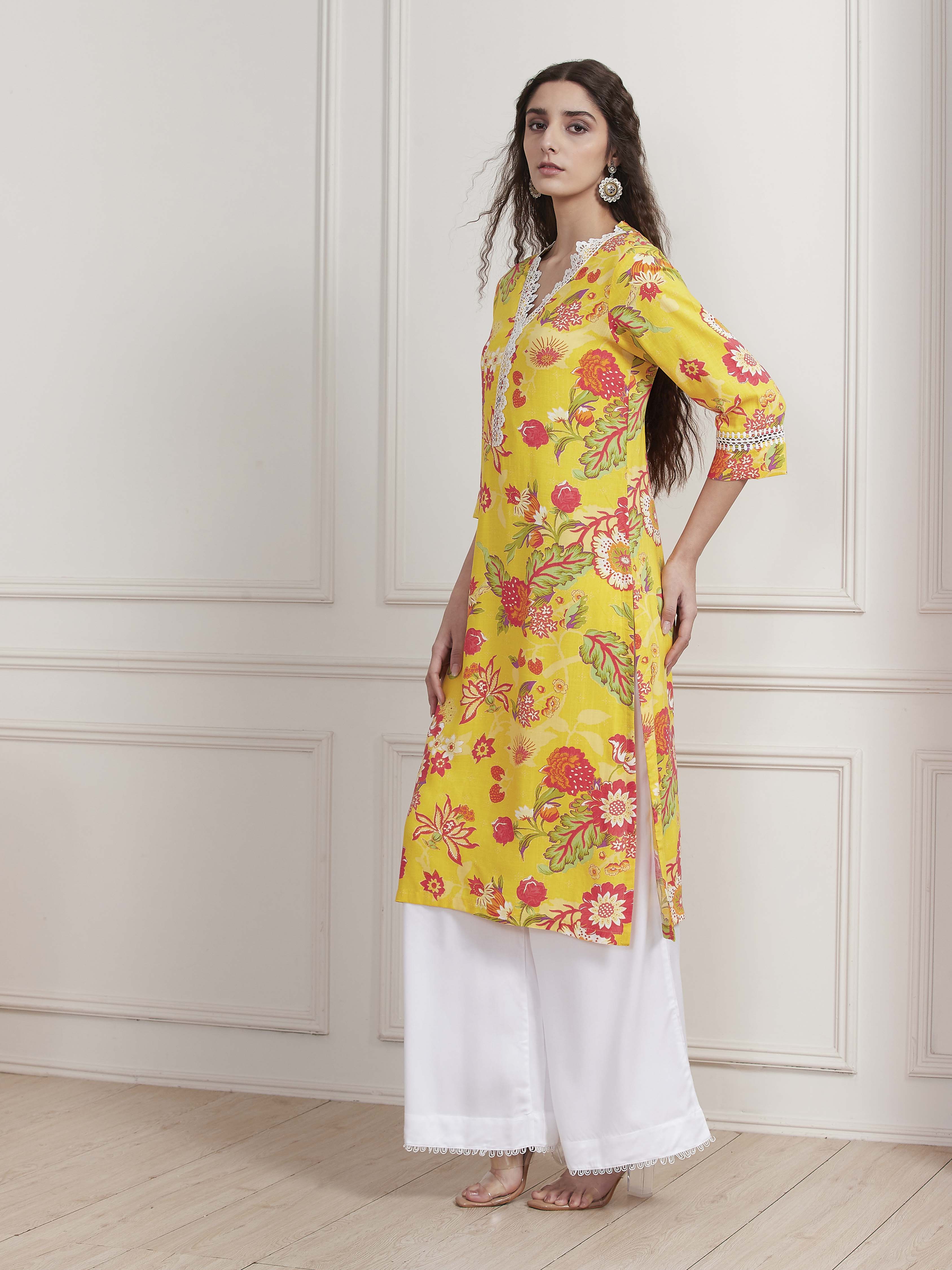 Yellow Floral Printed Straight Kurta image number 2