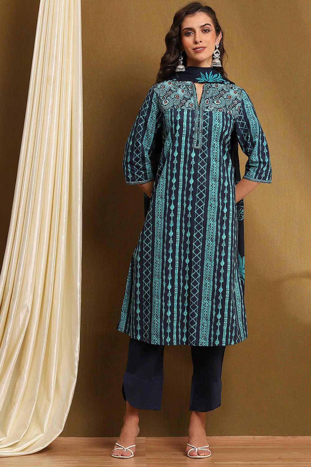 Indigo Blue Cotton Printed Straight Suit Set image number 6