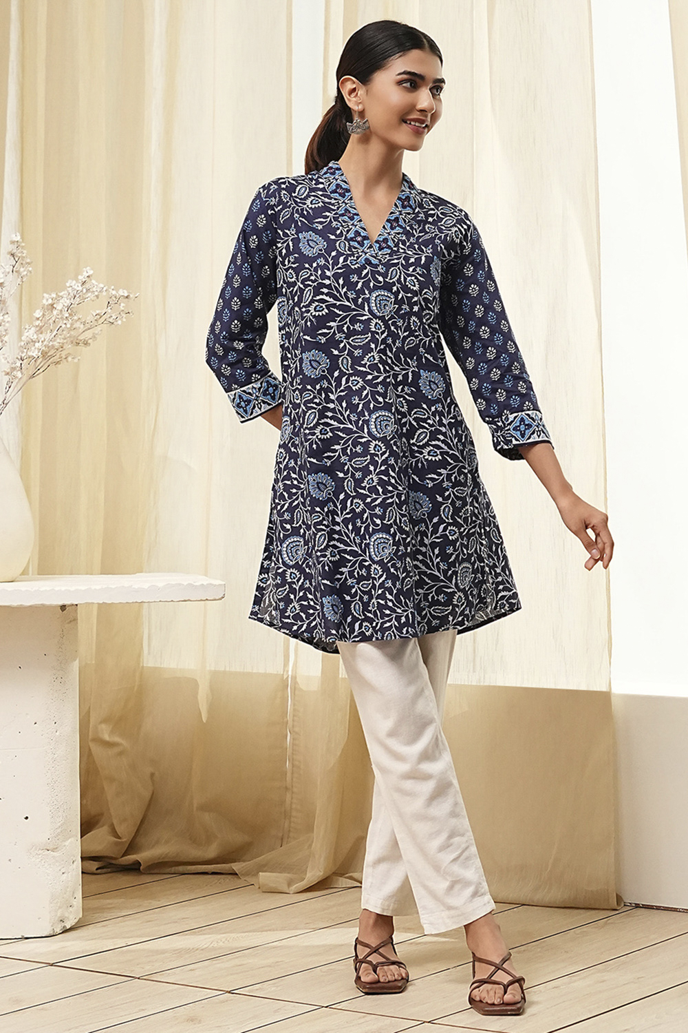 Indigo Straight Short Kurta image number 5