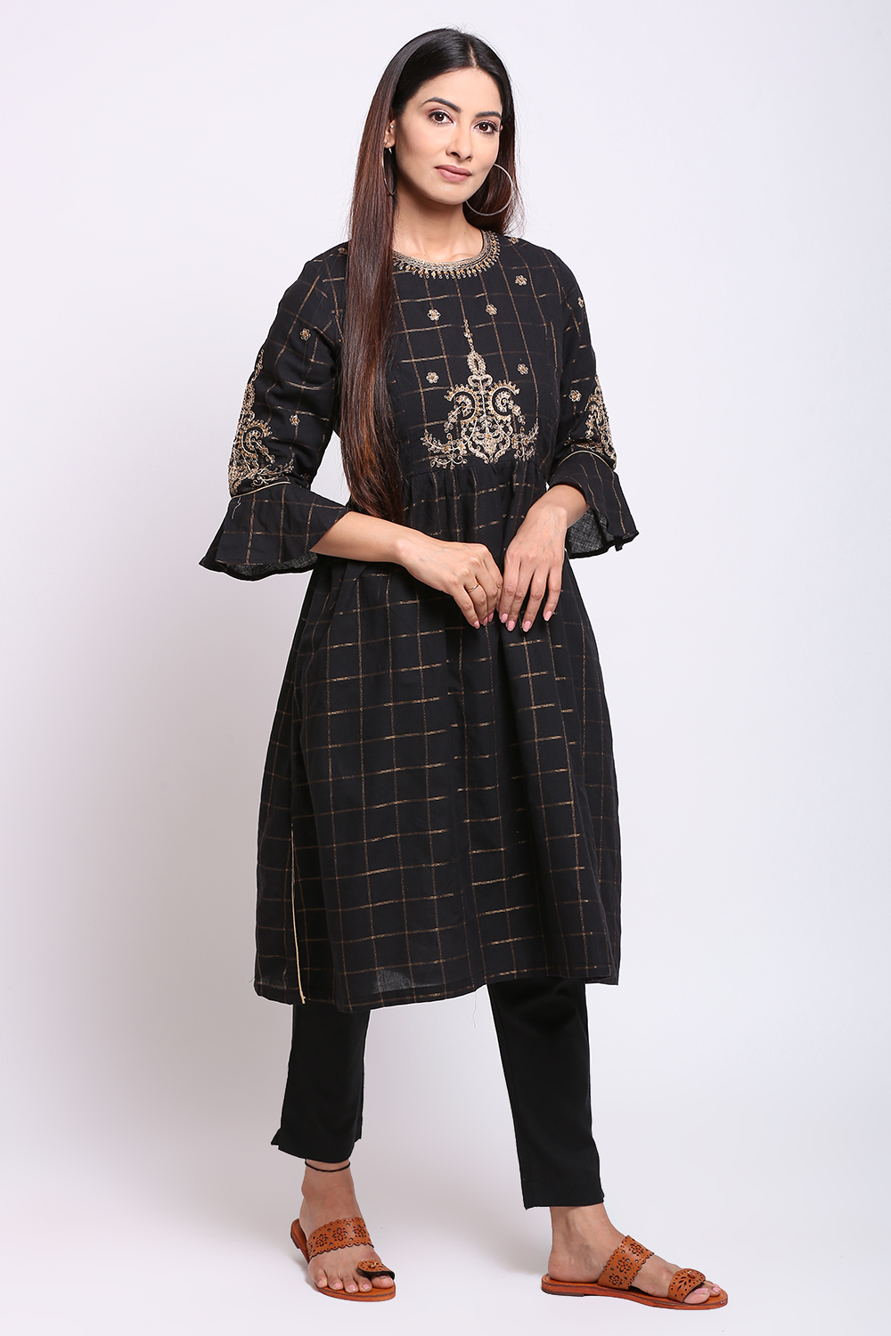 Black Metallic Cotton Straight Kurta Slim Pant Suit Set image number 3