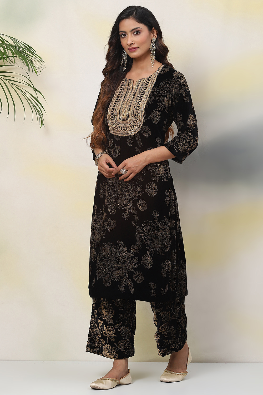 Black Velvet Straight Kurta image number 2