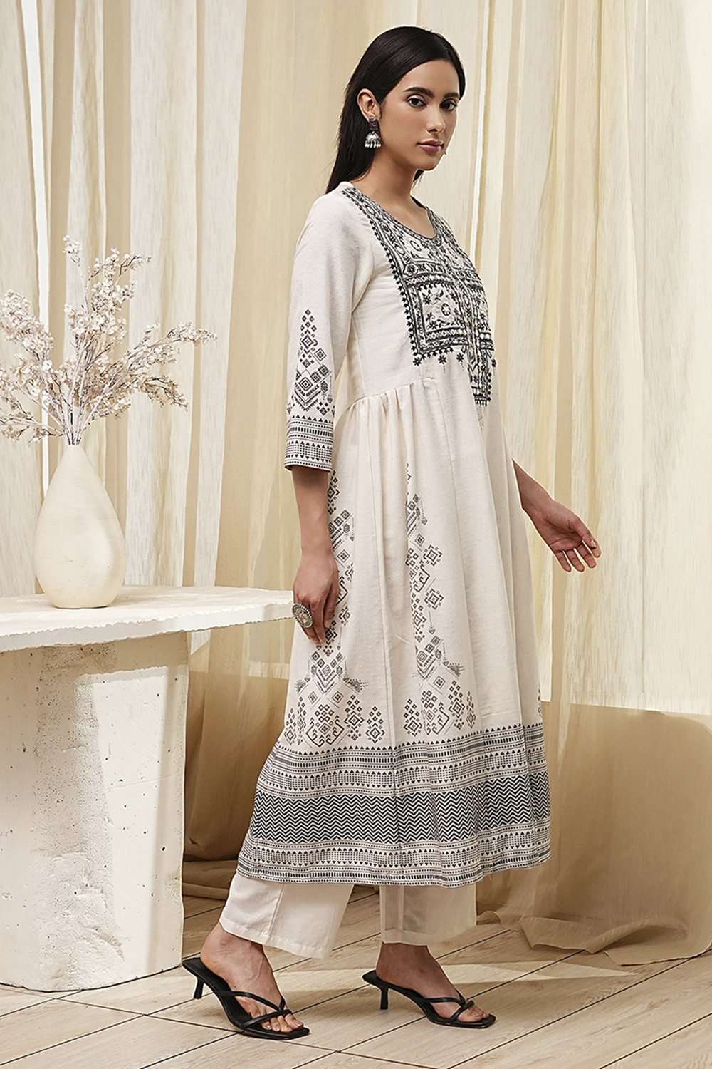 White and Black Cotton Gathered Kurta Set image number 5