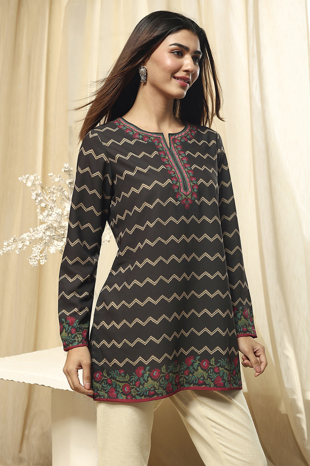 Mustard Yellow Printed Straight Short Kurta image number 4