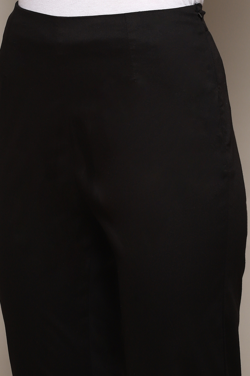 Black Cotton Slim Solid Pants image number 1