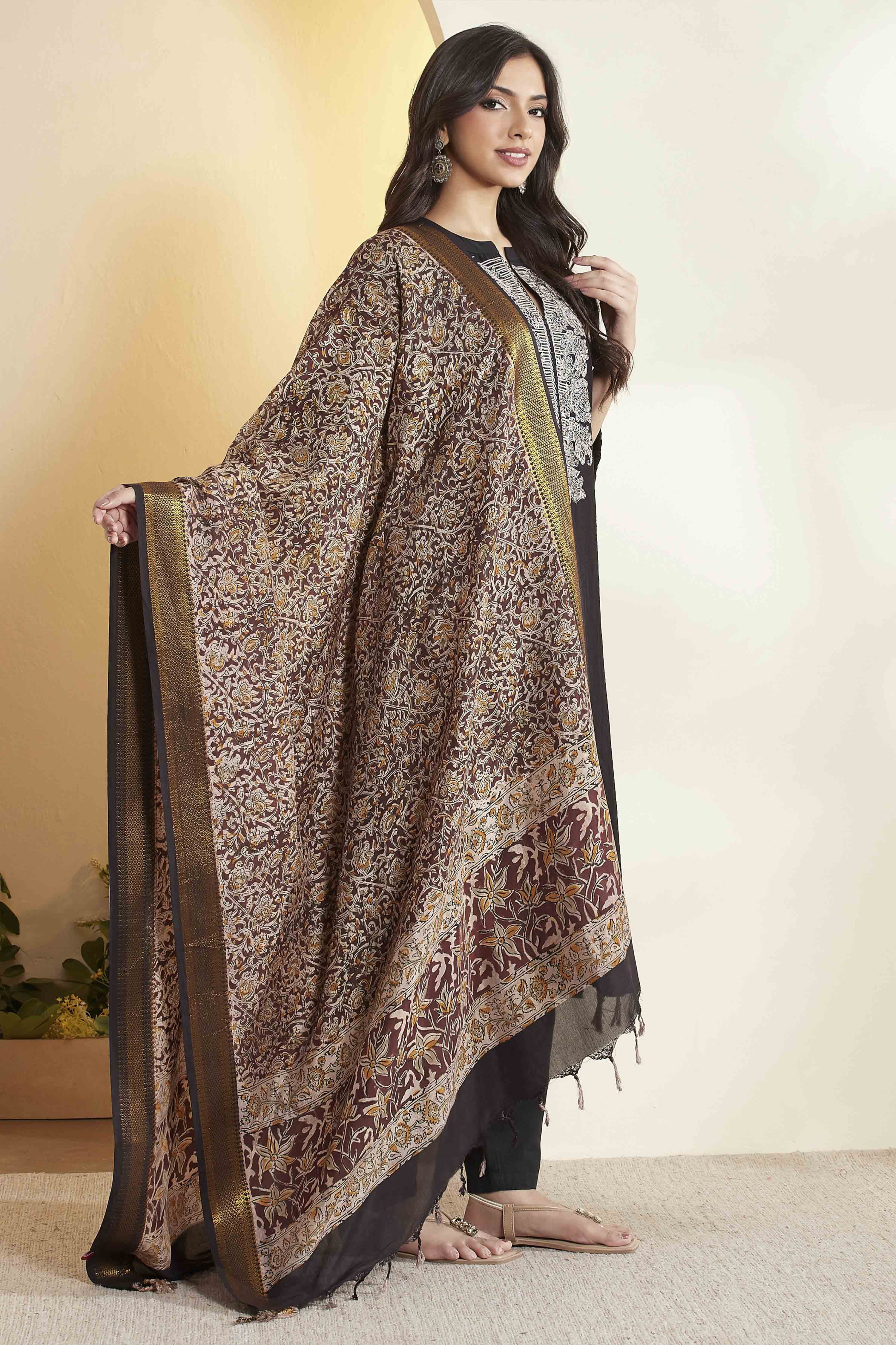 Maroon Chennur Silk Floral Printed Dupatta image number 4