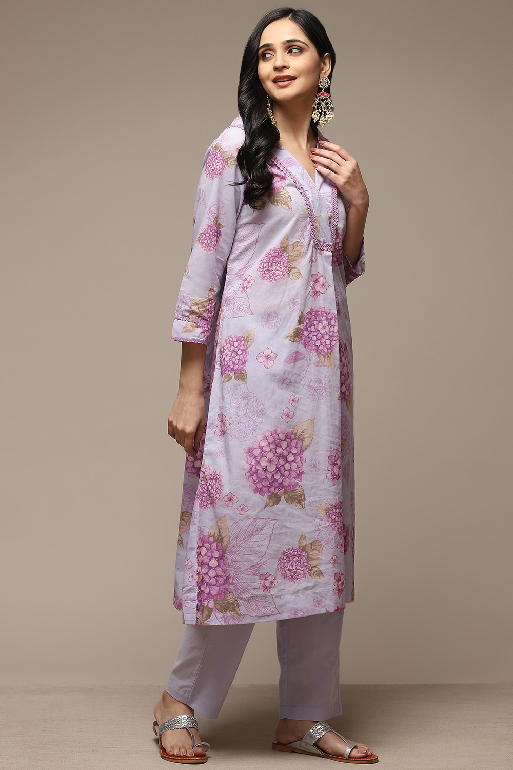 Lavender Cotton Gathered Kurta Pants Suit Set image number 5