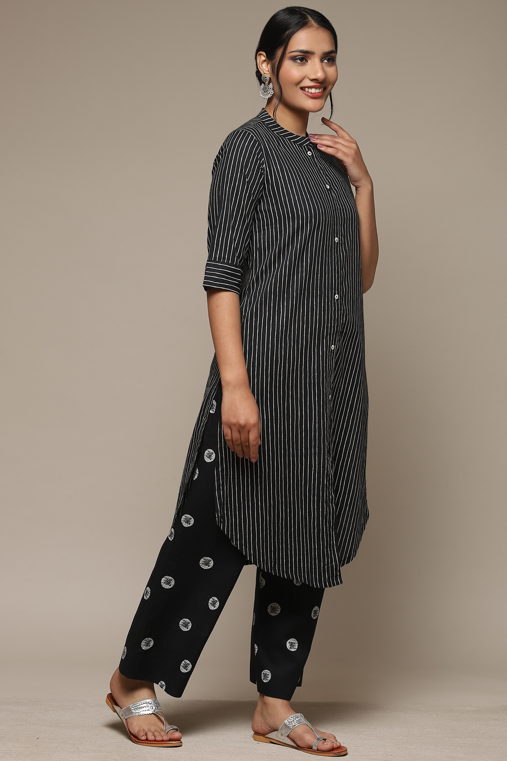 Black Cotton Straight Kurta Pants Suit Set image number 5