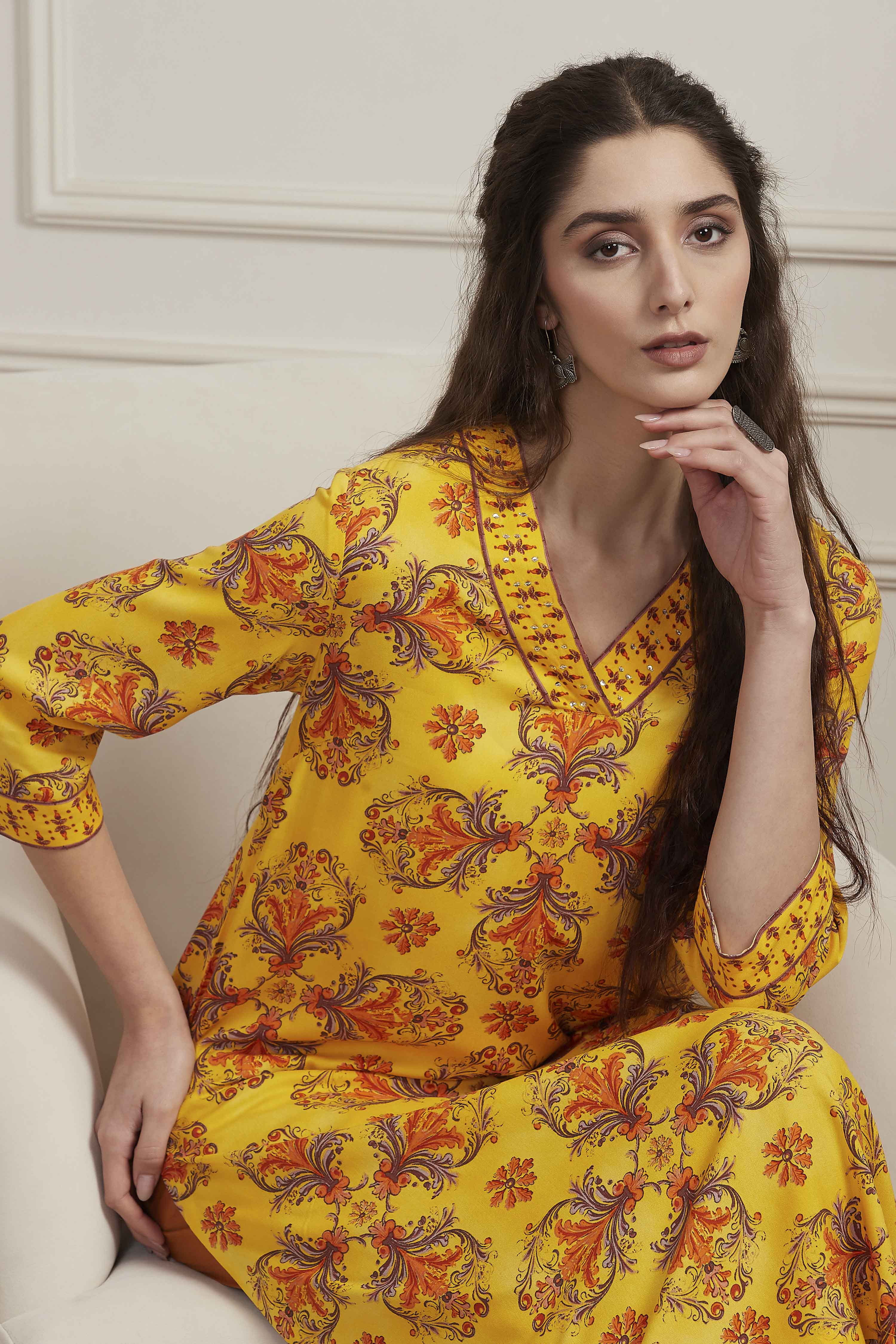 Yellow Floral Printed Straight Kurta image number 6