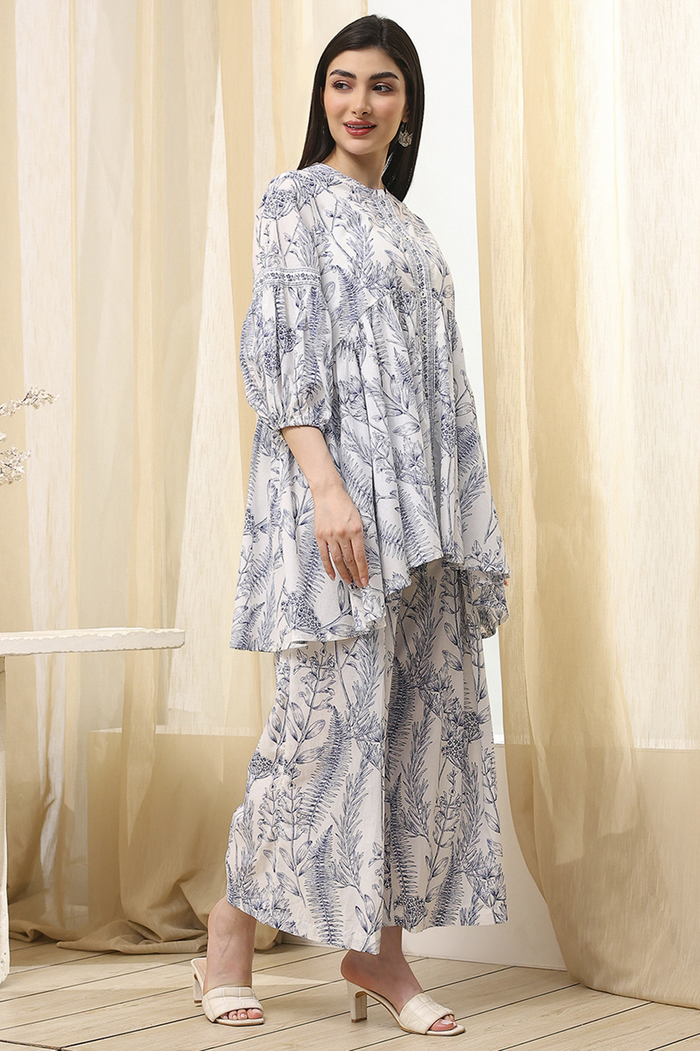 Off-White-Blue Cotton Straight Fusion Set image number 3