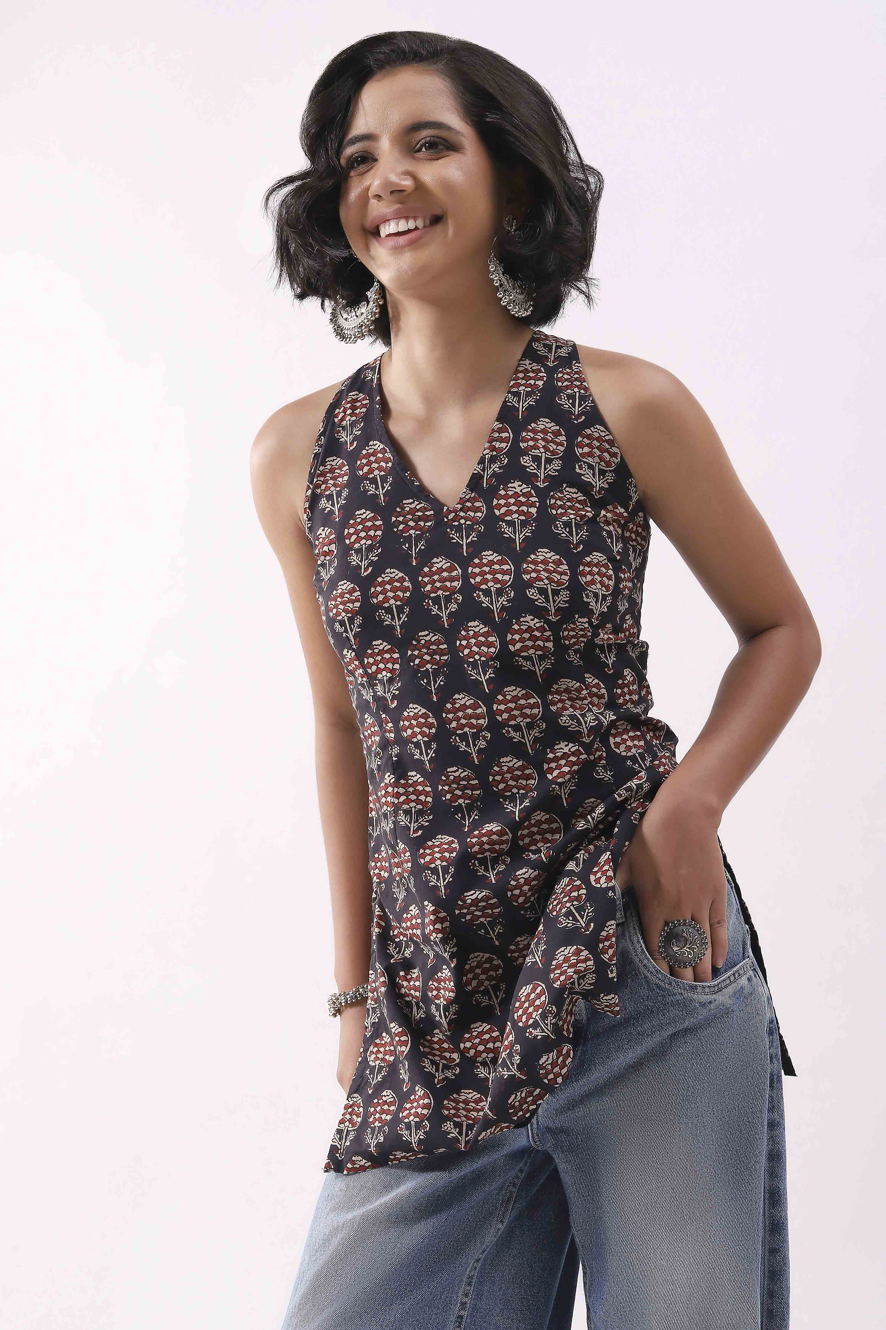 Black Cotton Floral Printed Lace-Up Back Kurti image number 6