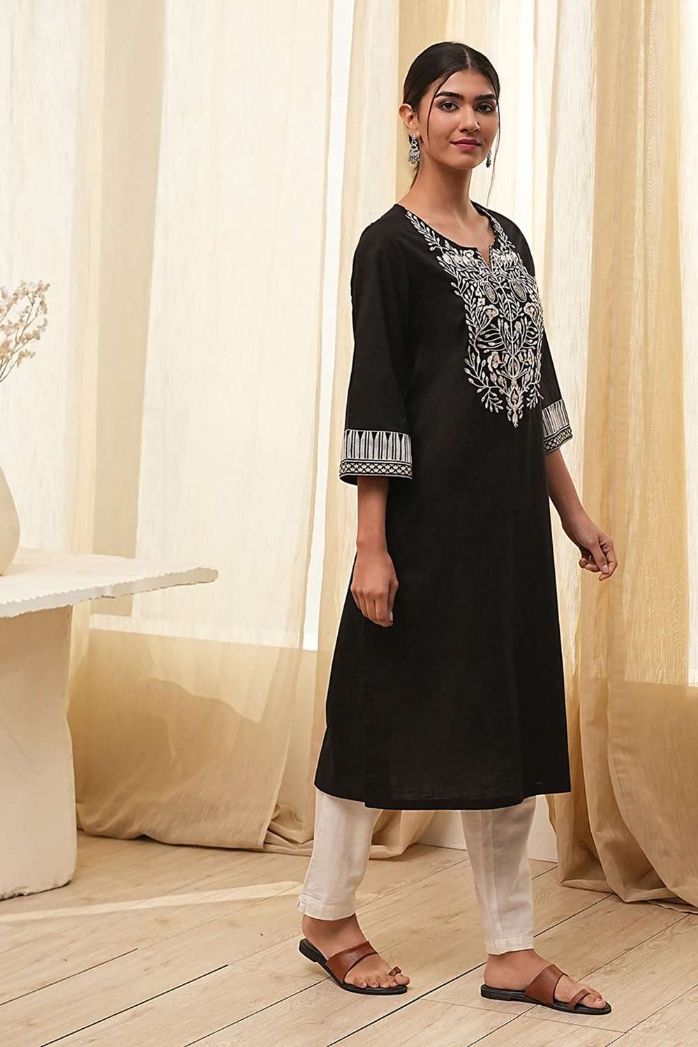 Black Pure Cotton Embroidered Straight Kurta image number 4