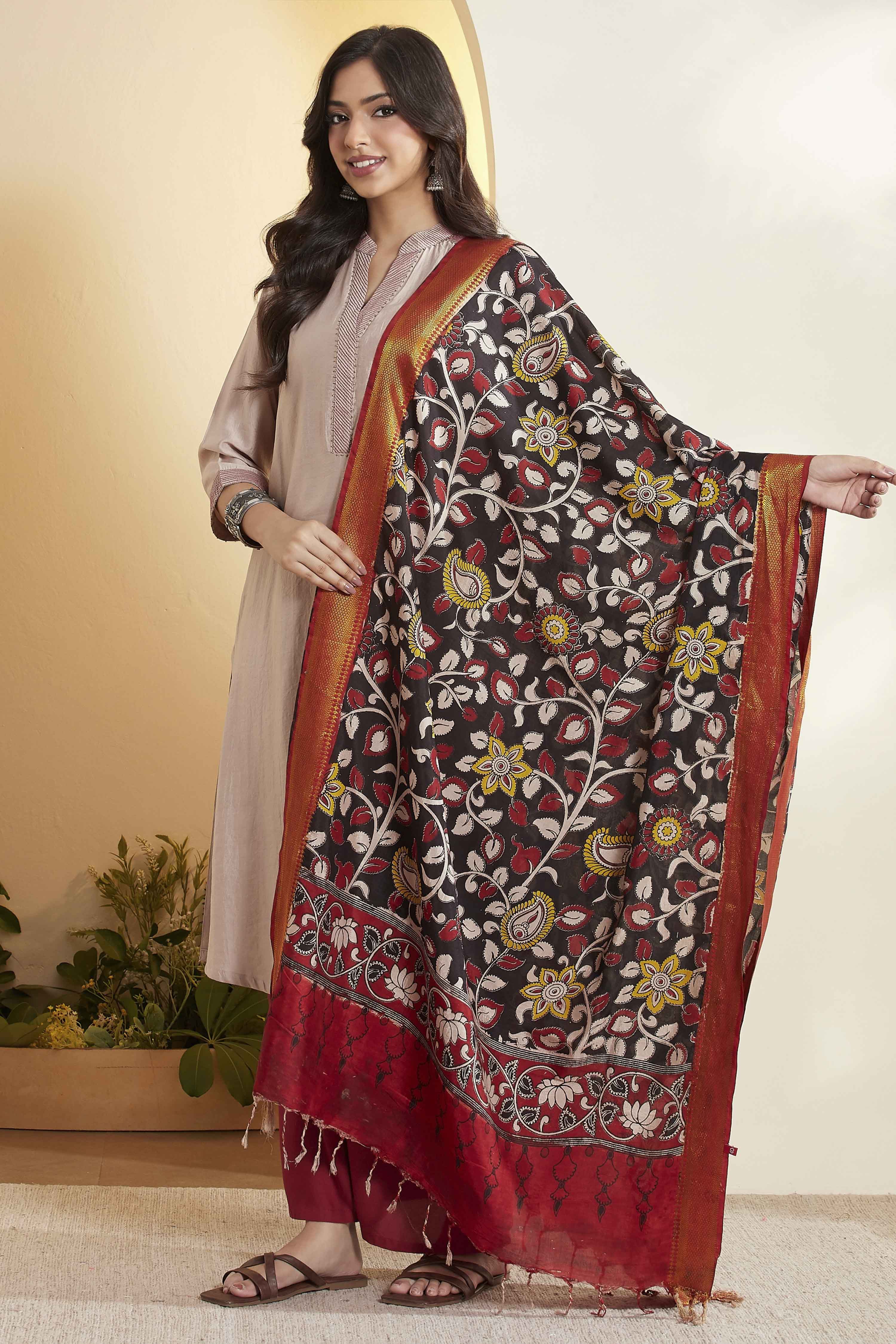 Black Chennur Silk Floral Bloom Dupatta image number 3