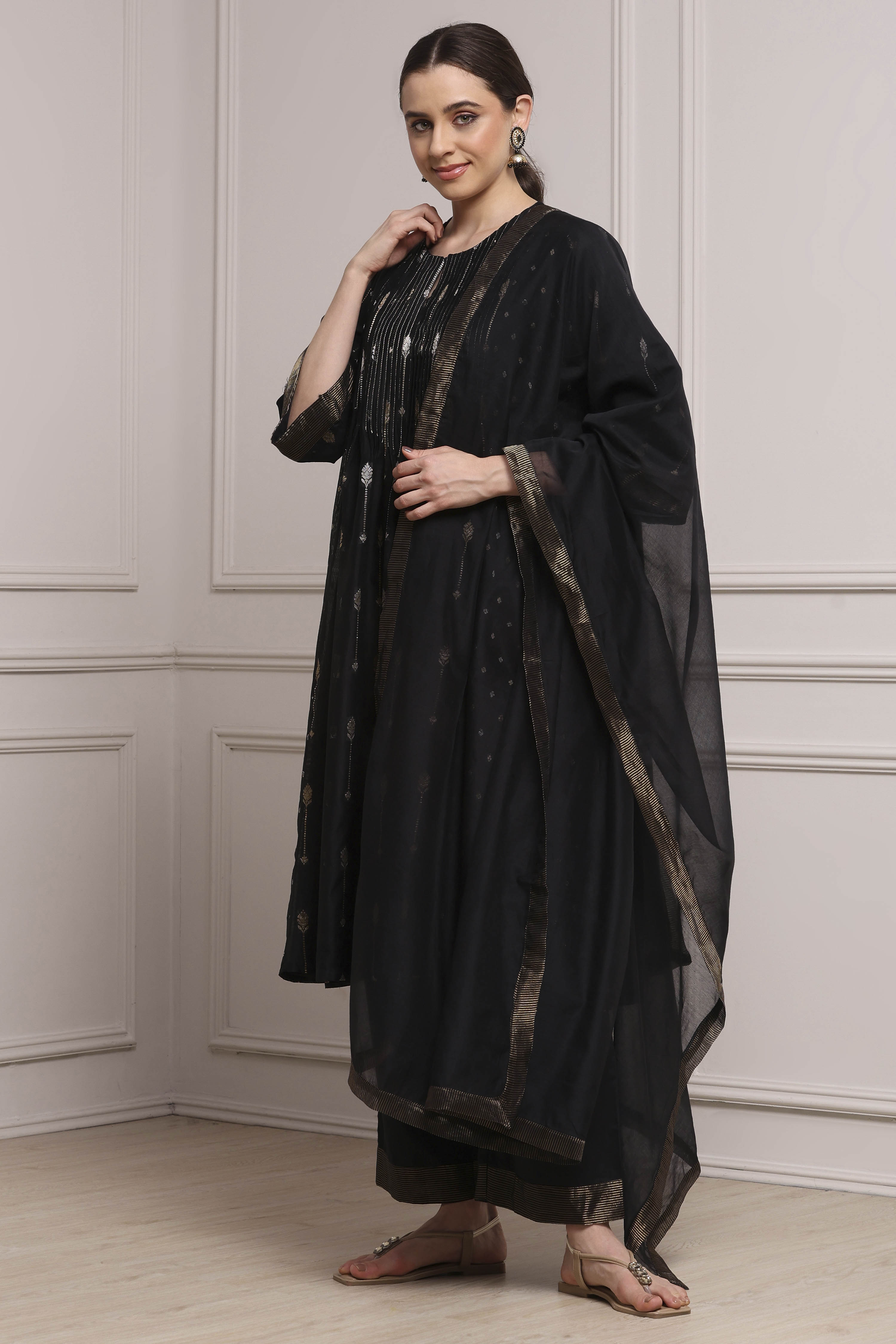 Black Silk Yarned Printed Gathered Suit Set image number 3