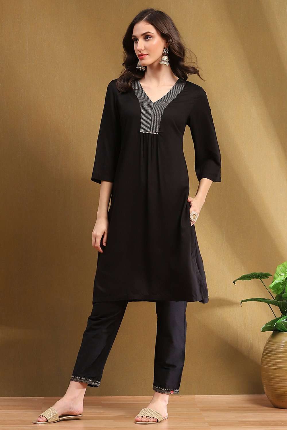 Bottle Green Solid Gathered Straight Kurta image number 0
