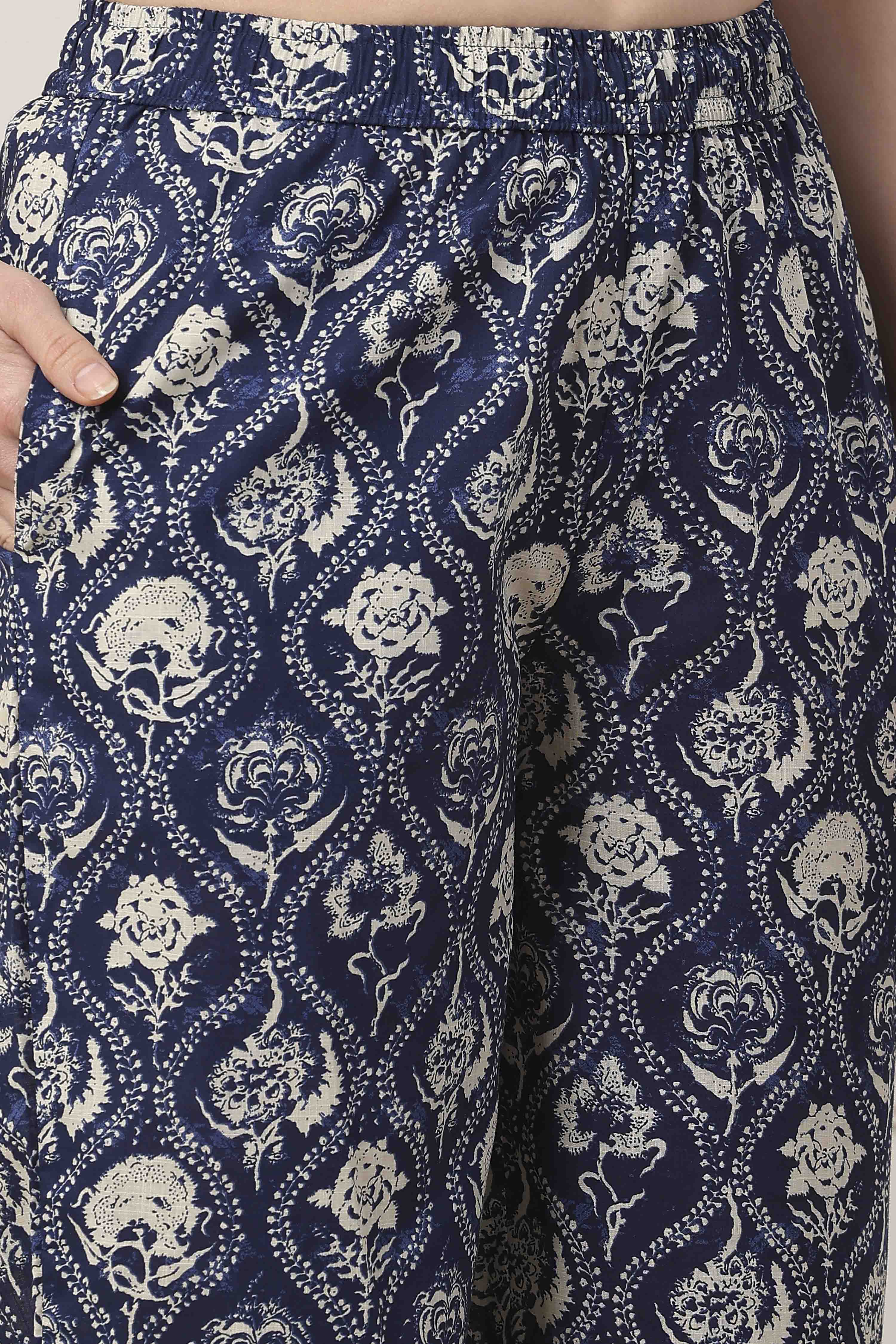 Blue Cotton Panelled Ethnic Motif Printed Straight Suit Set image number 2